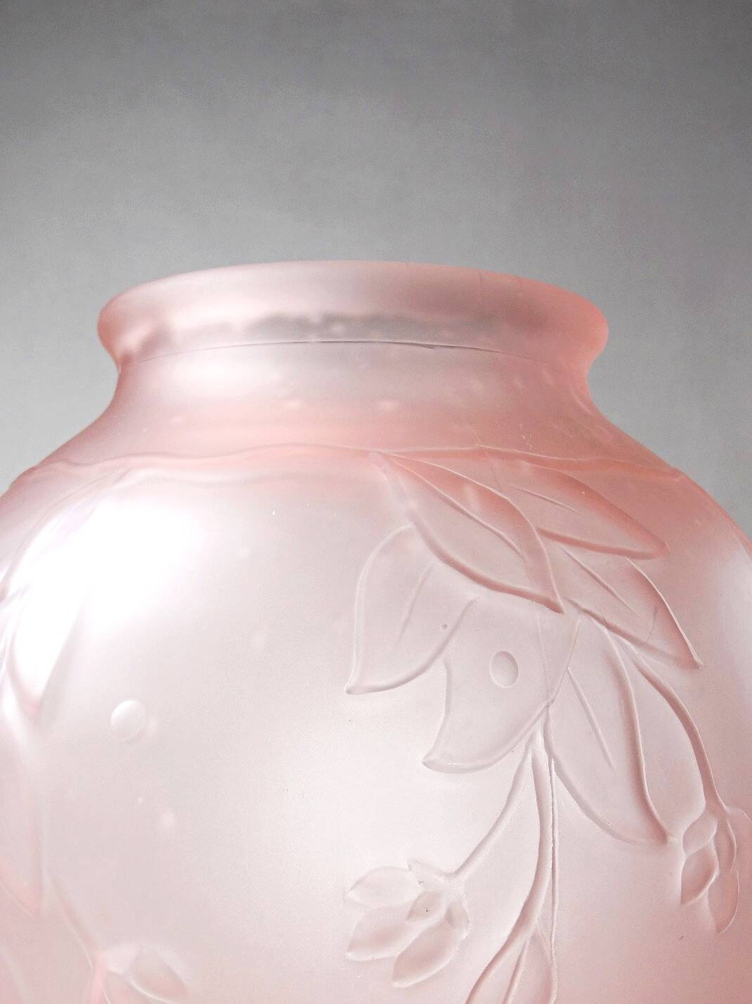 Large art deco style vase in molded/pressed pink glass paste