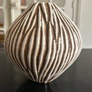 vase en céramique striée 1970