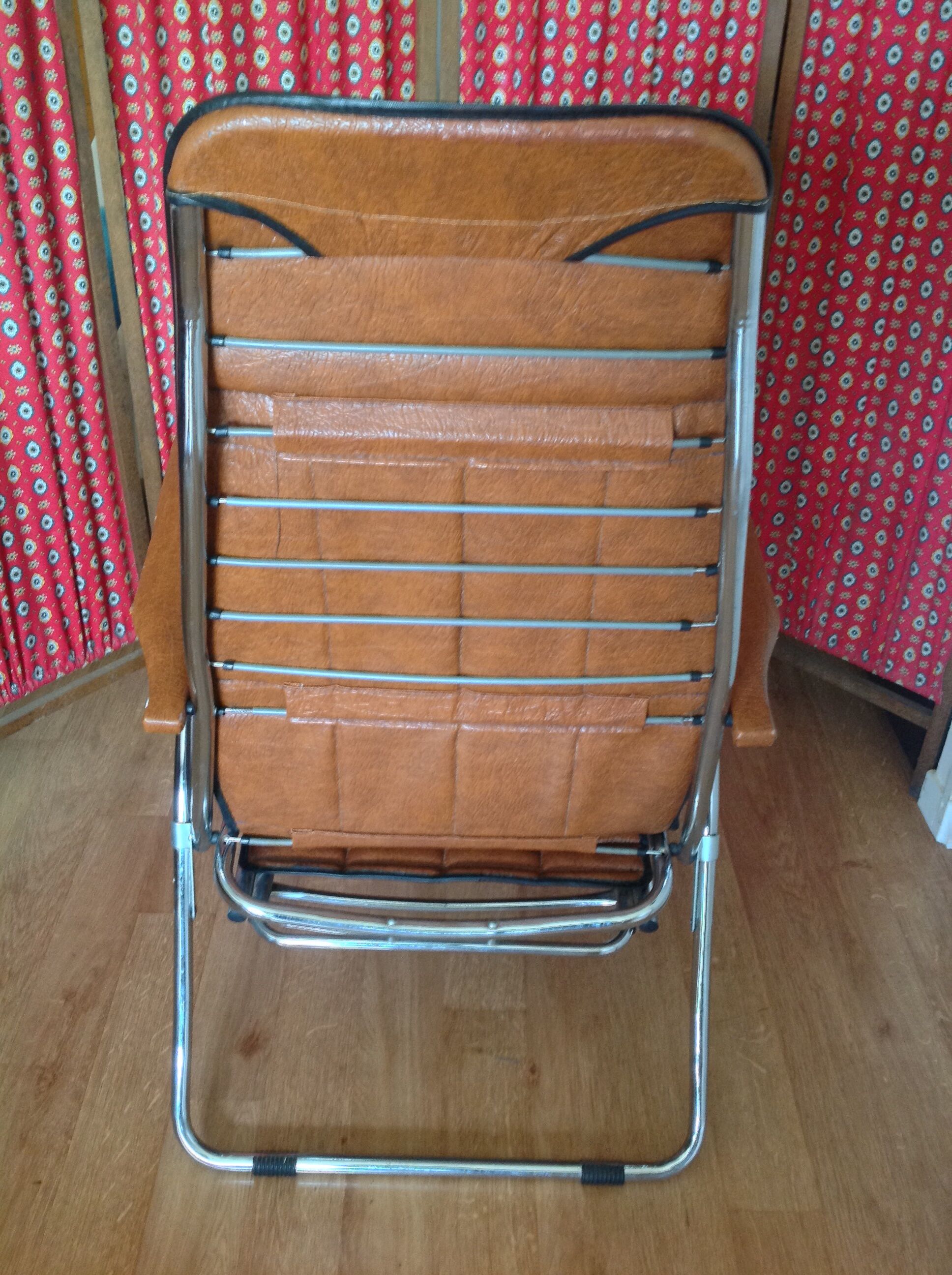 Vintage leather lounge chair