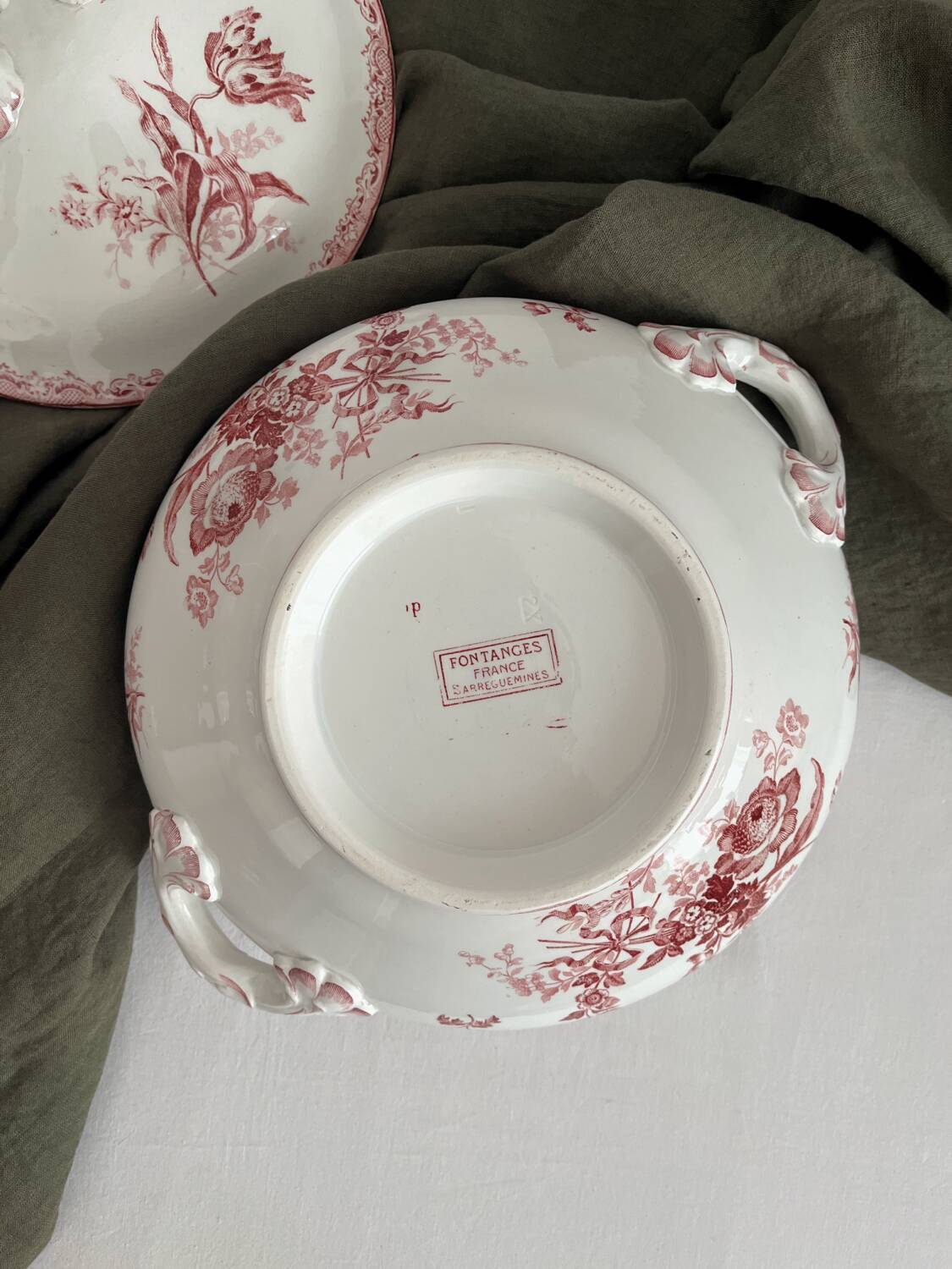 Fontanges ironstone tureen, Sarreguemines