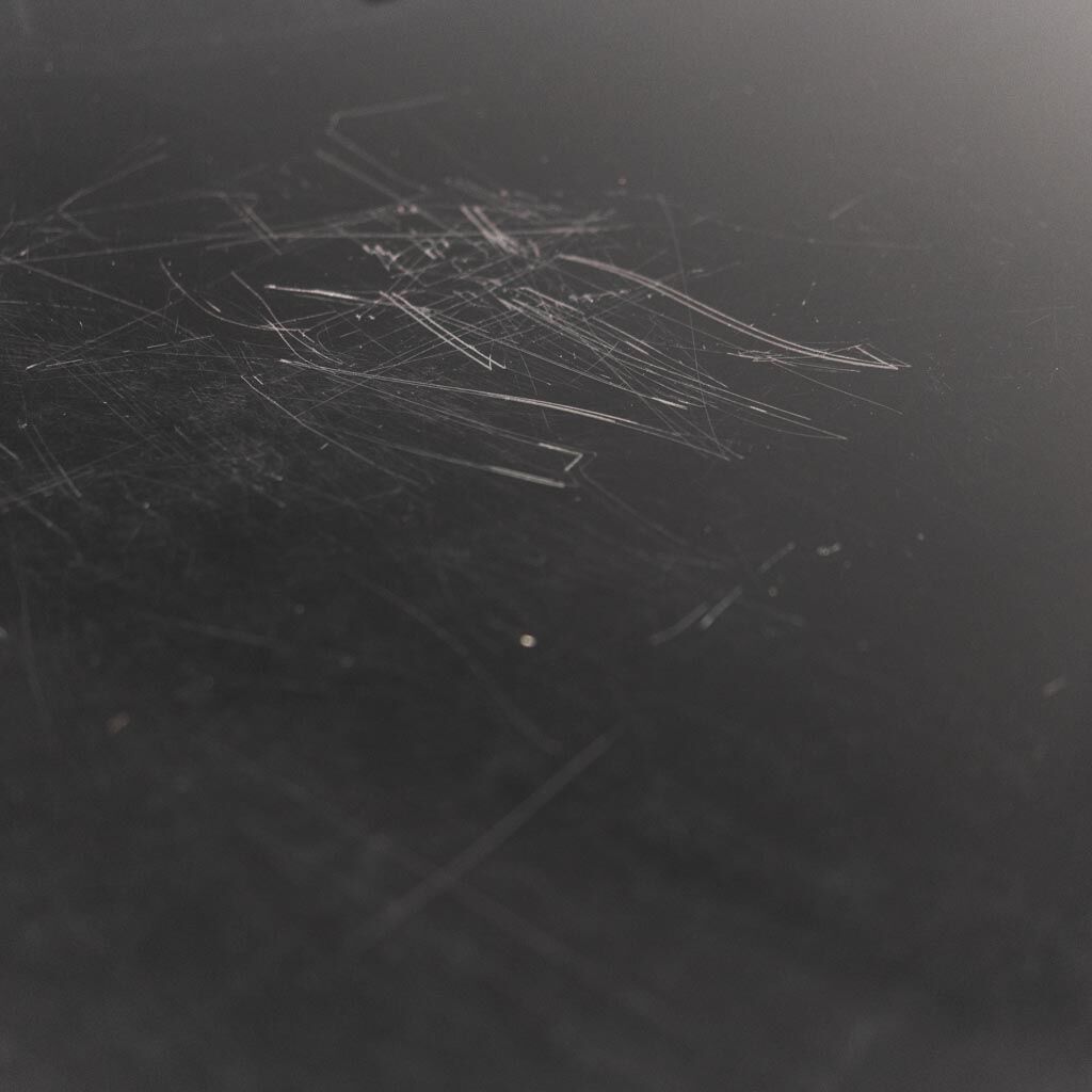 Commode en bois laqué noir des années 70