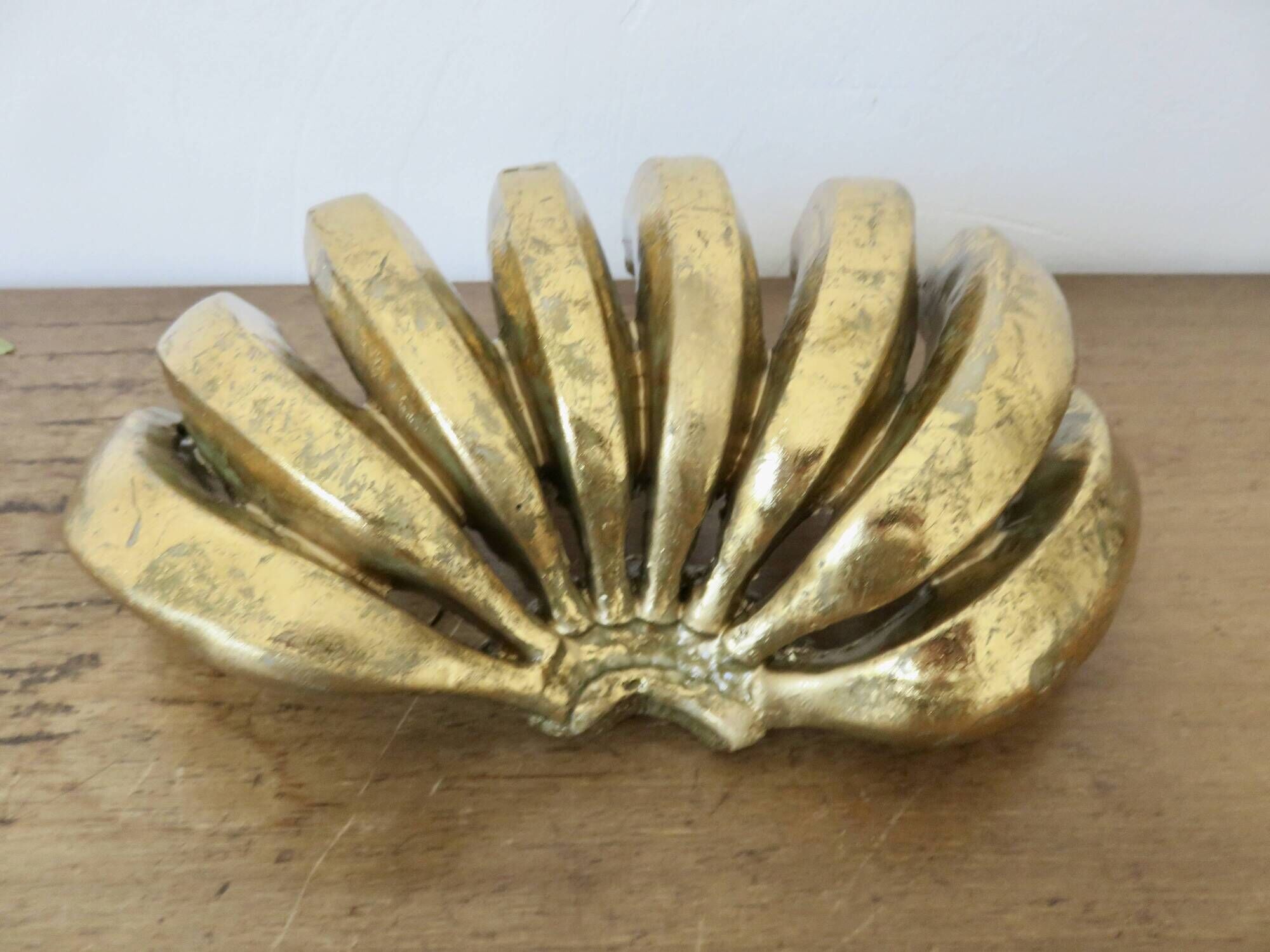 Vide poche "bananes" en résine dorée, années 80-90