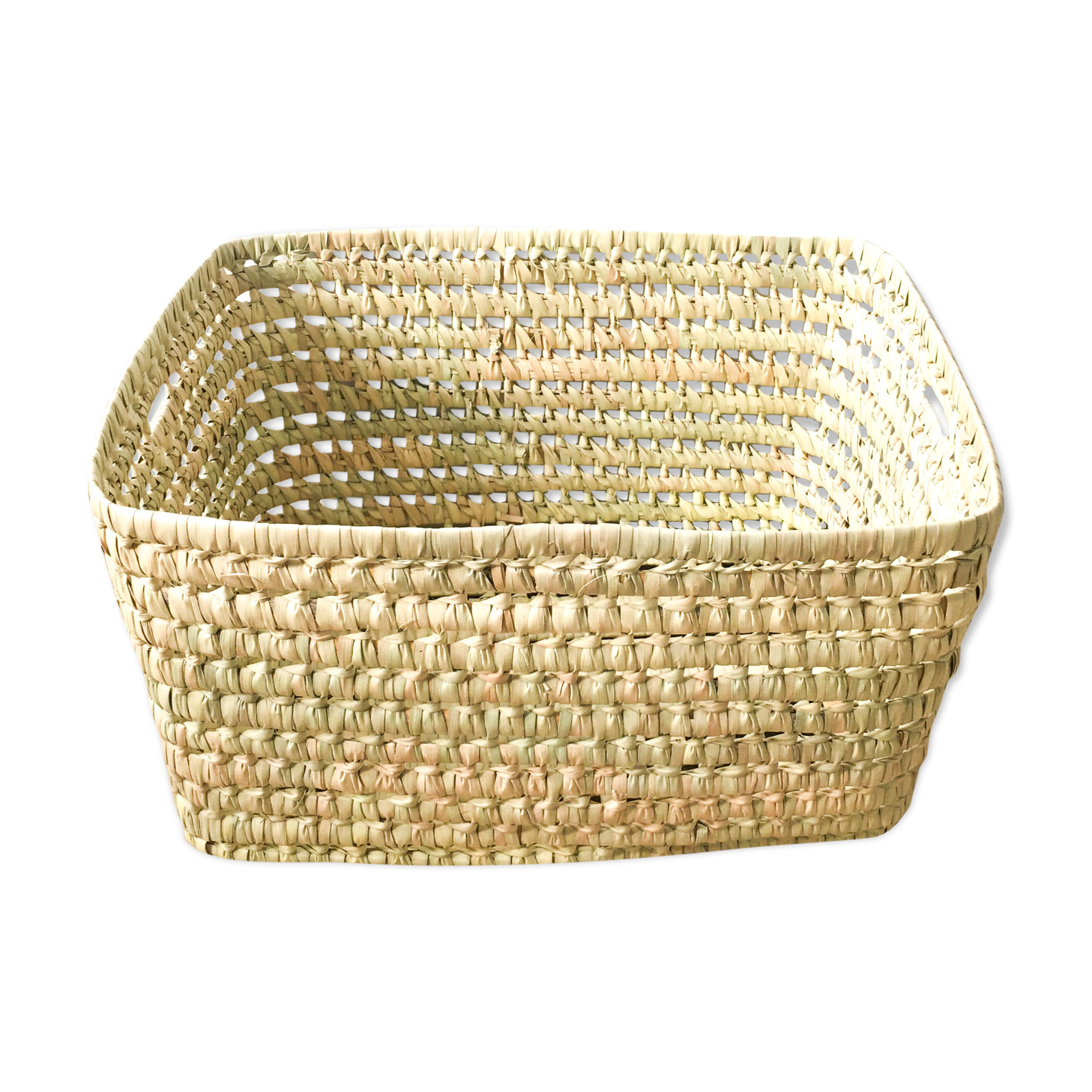 Storage basket in braided palm leaves