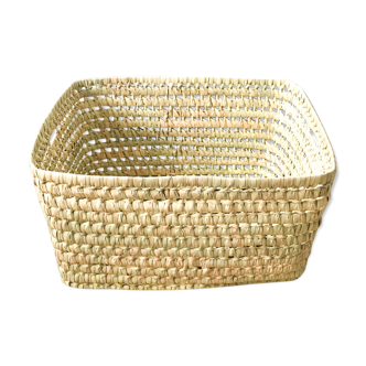 Storage basket in braided palm leaves