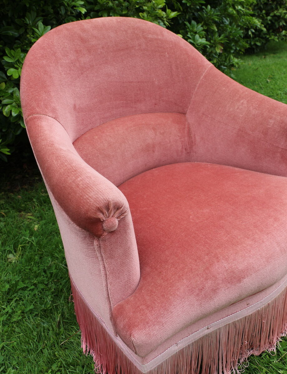 Pink toad armchair