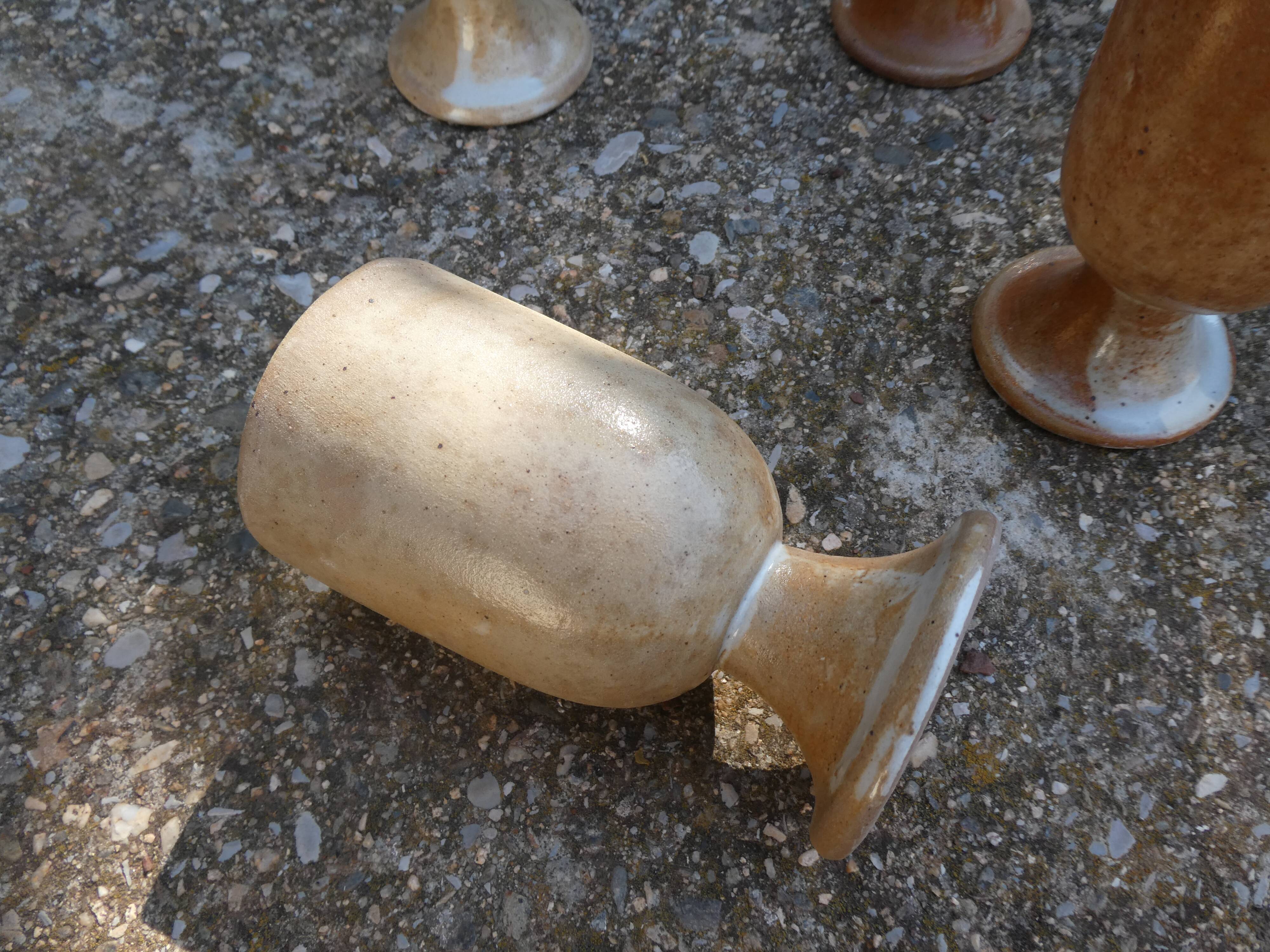 Service mazagrans and decanter in enamelled stoneware.