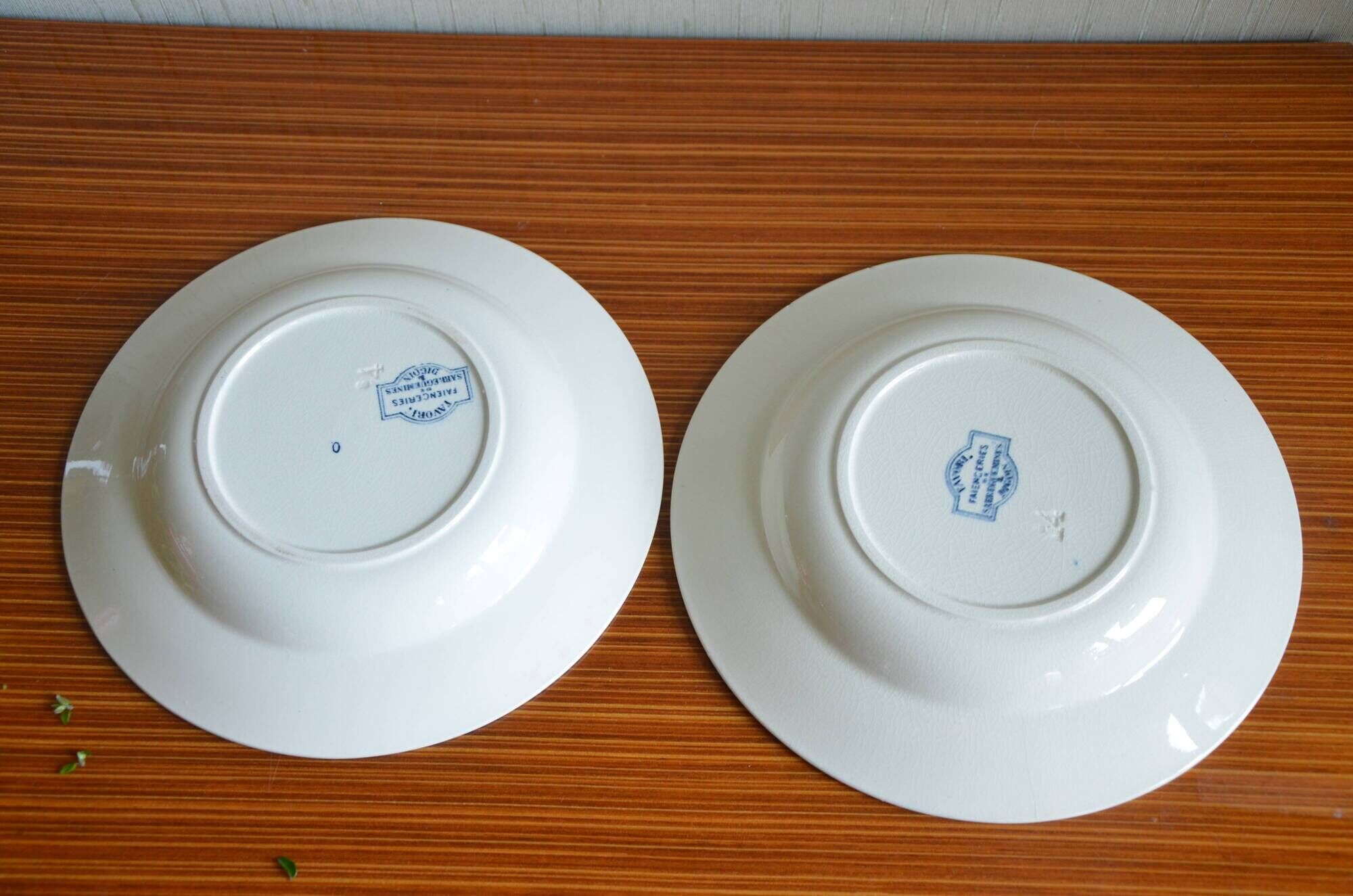 Lot of 2 hollow plates Sarreguemines, Favorite collection