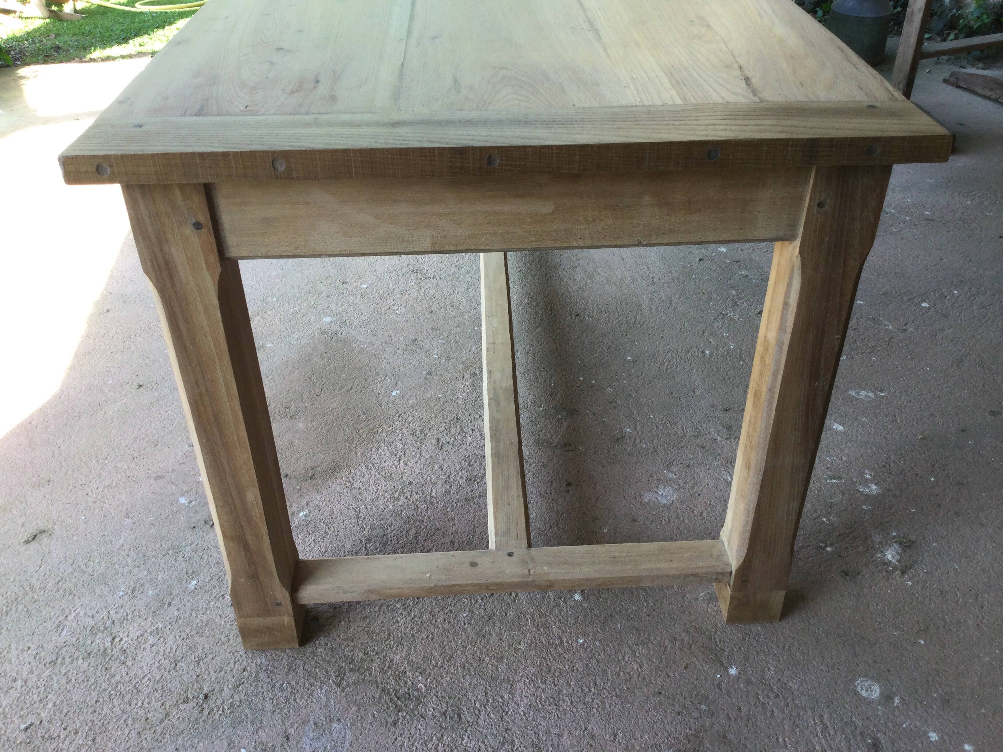 Ancienne table de ferme rénovée