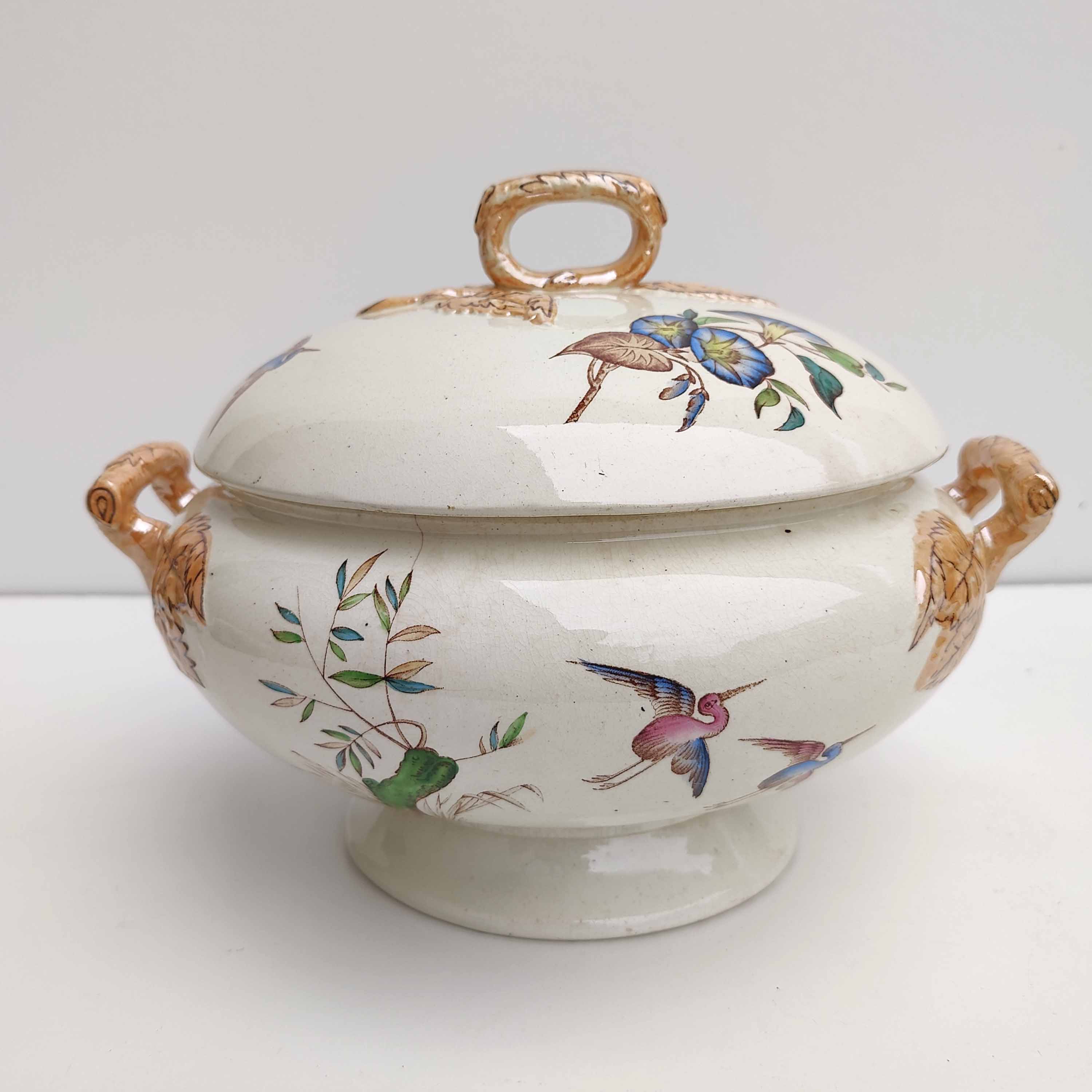 Porcelain soup tureen with heron and bamboo decor