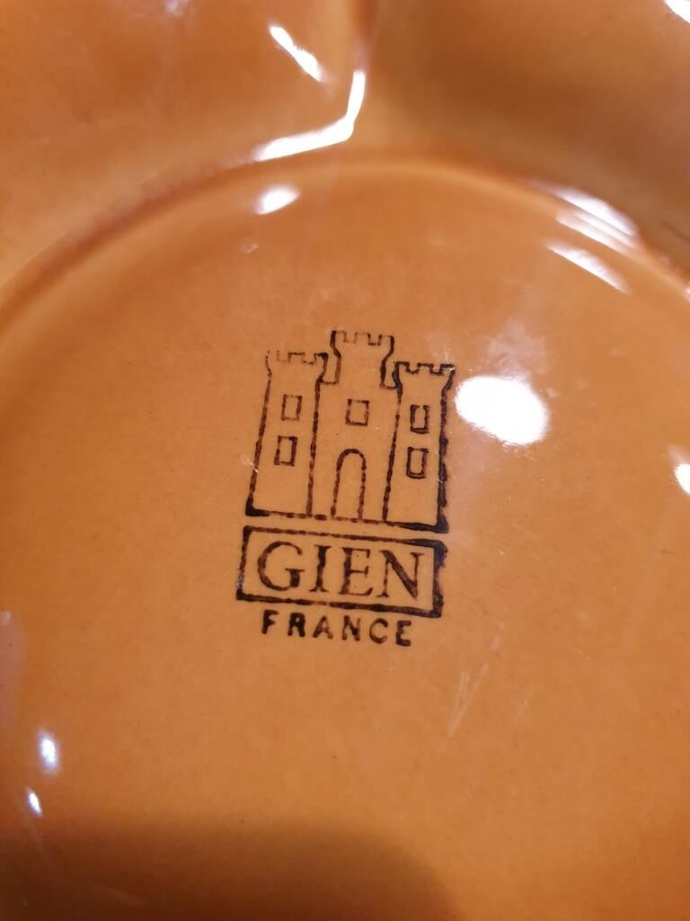 Set of 6 round plates with Gien France compartments
