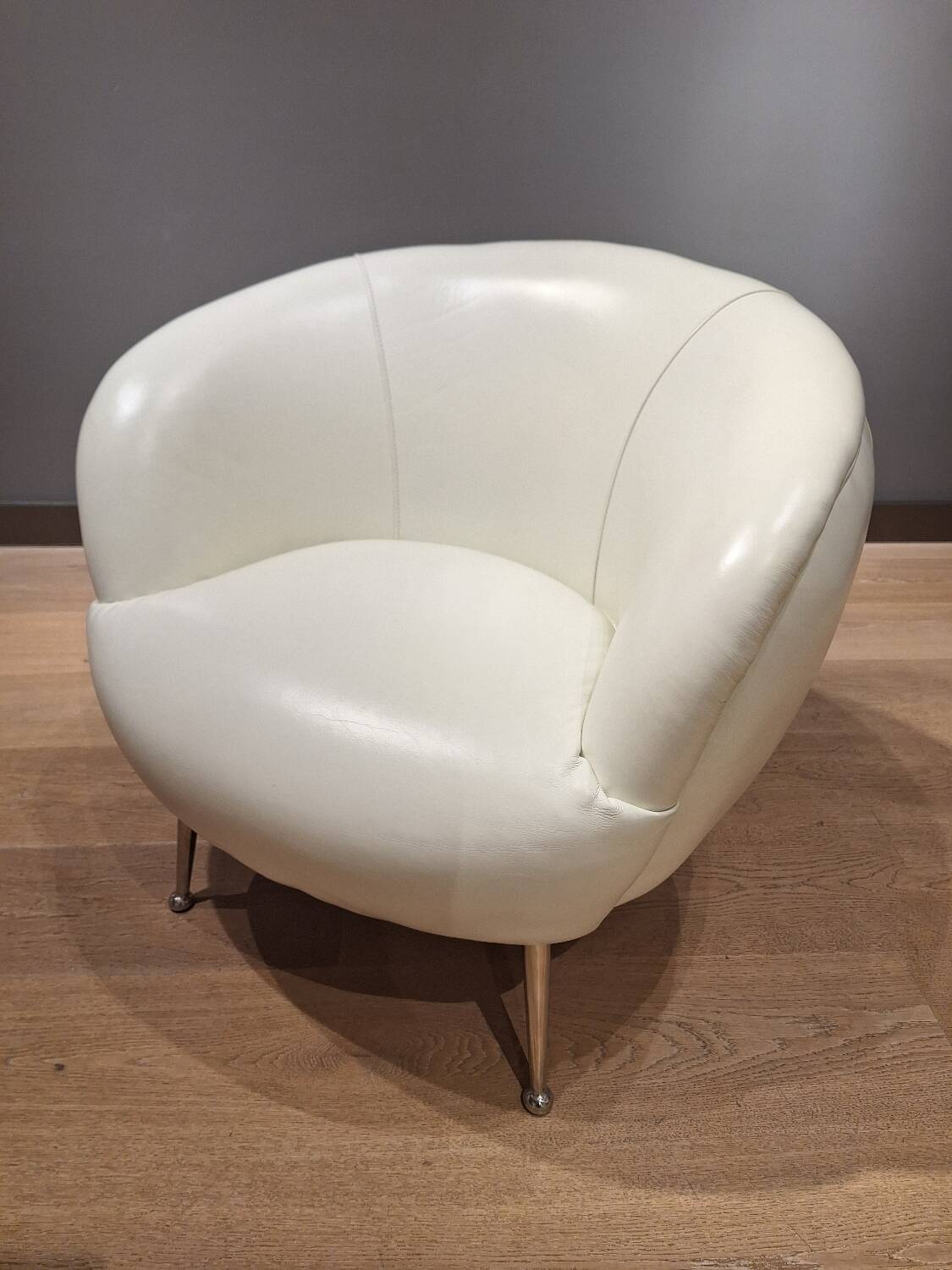 2 white leather armchairs, 1980s