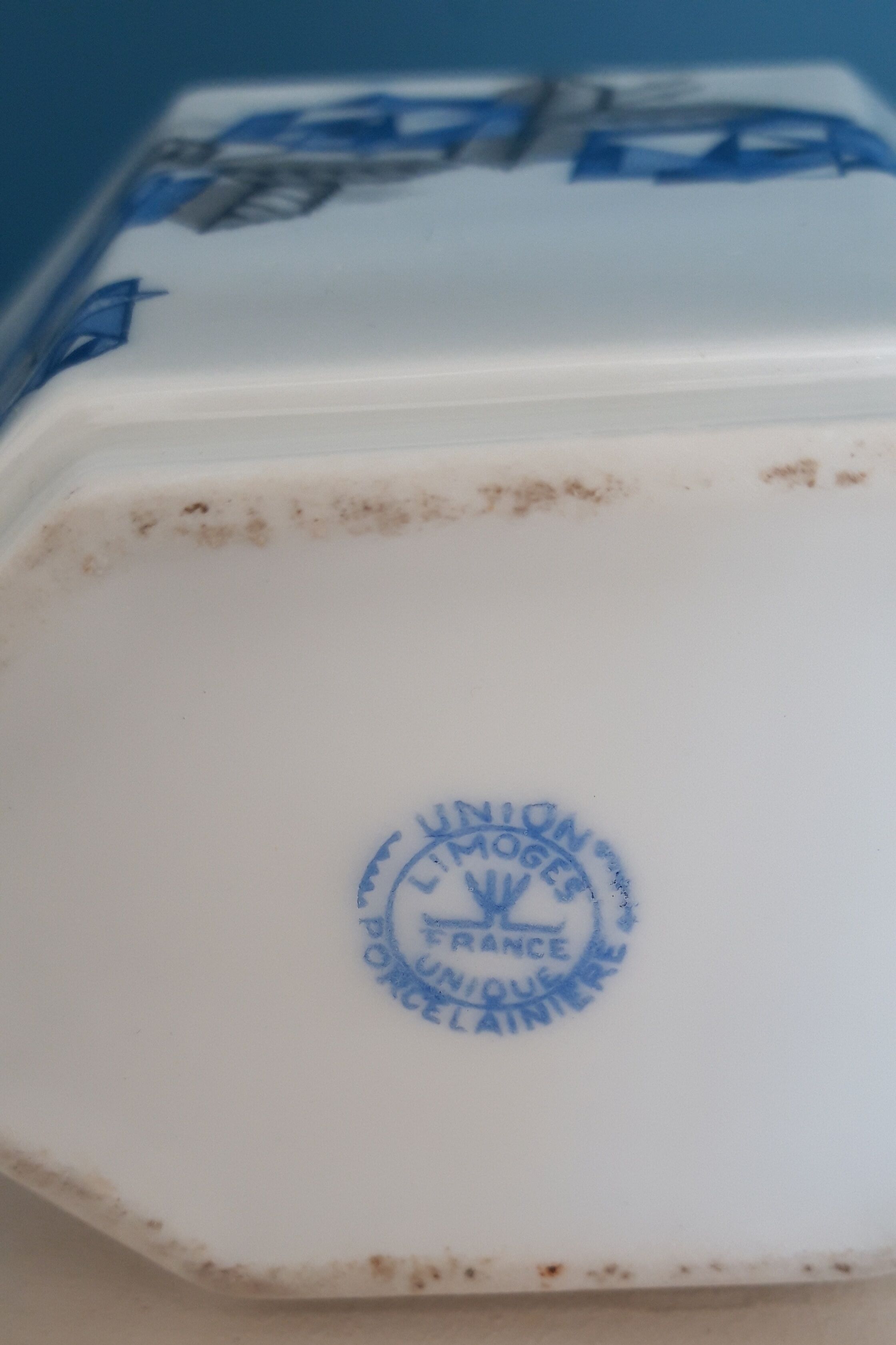 Service of cups and milk jar in fine porcelain from Limoges Art Deco