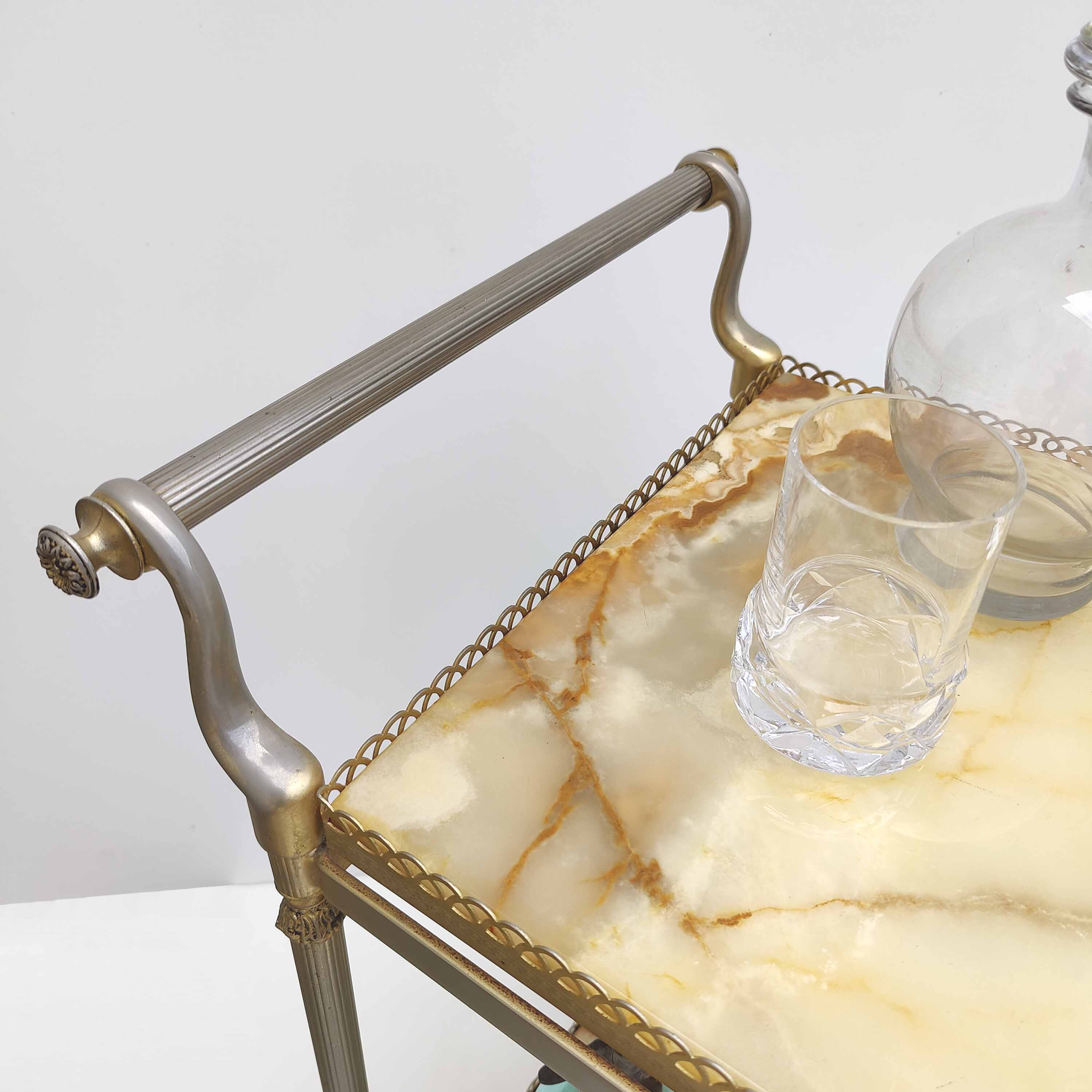 Golden bar and onyx dessert