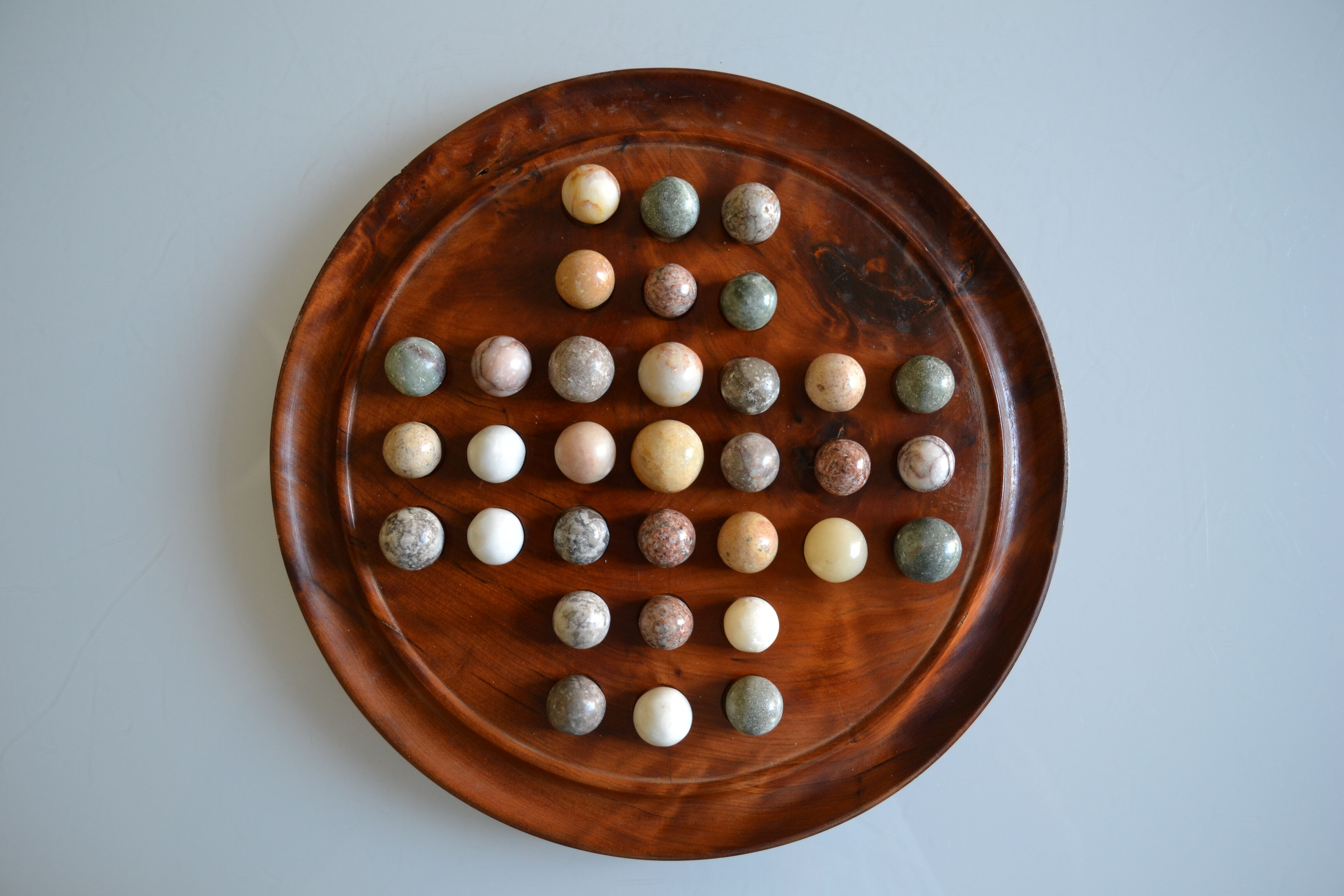Solitaire game in exotic wood and semi-precious stones