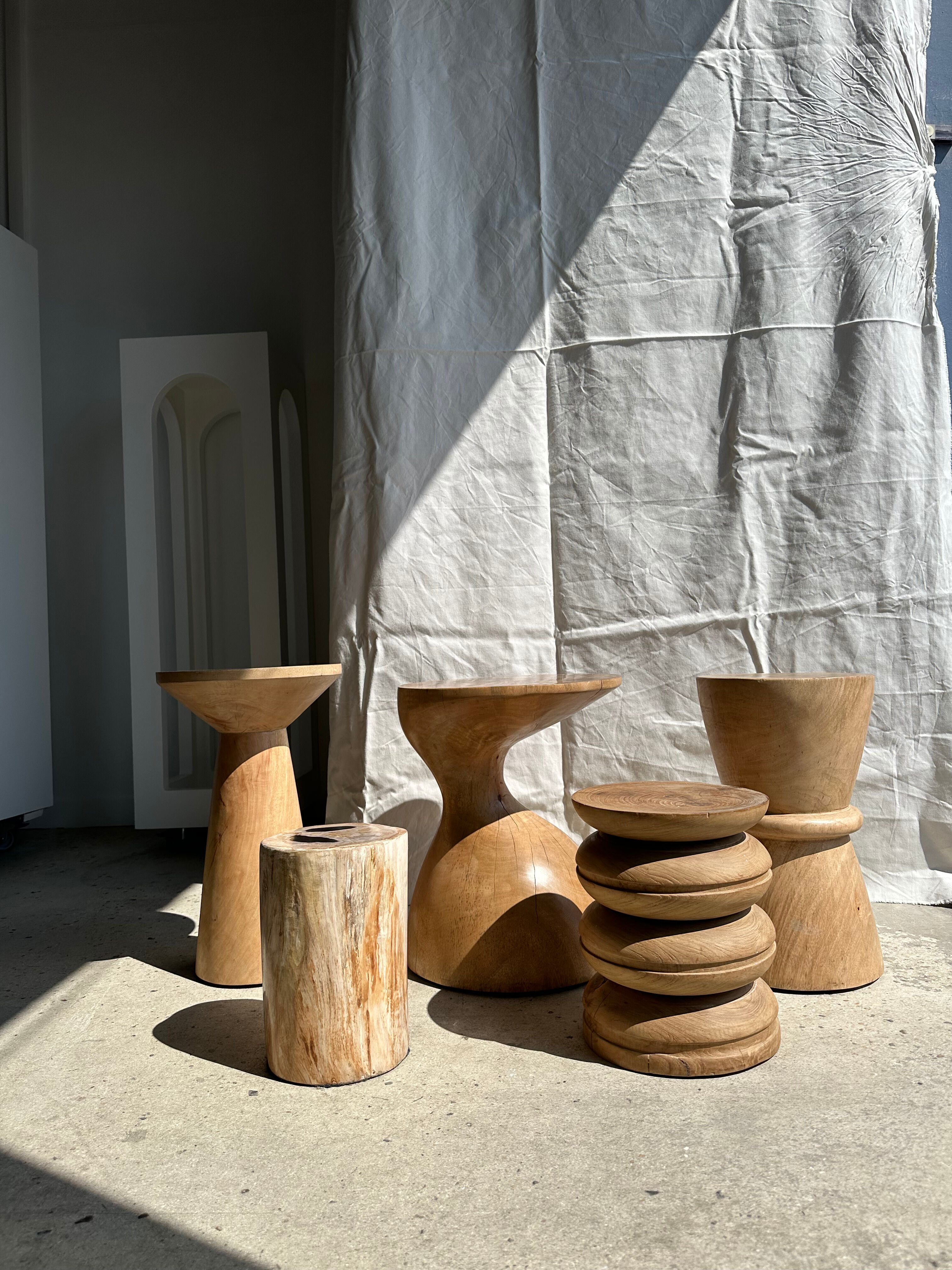 Side table, end of sofa in natural mango monoxyl conical tray H:50cm