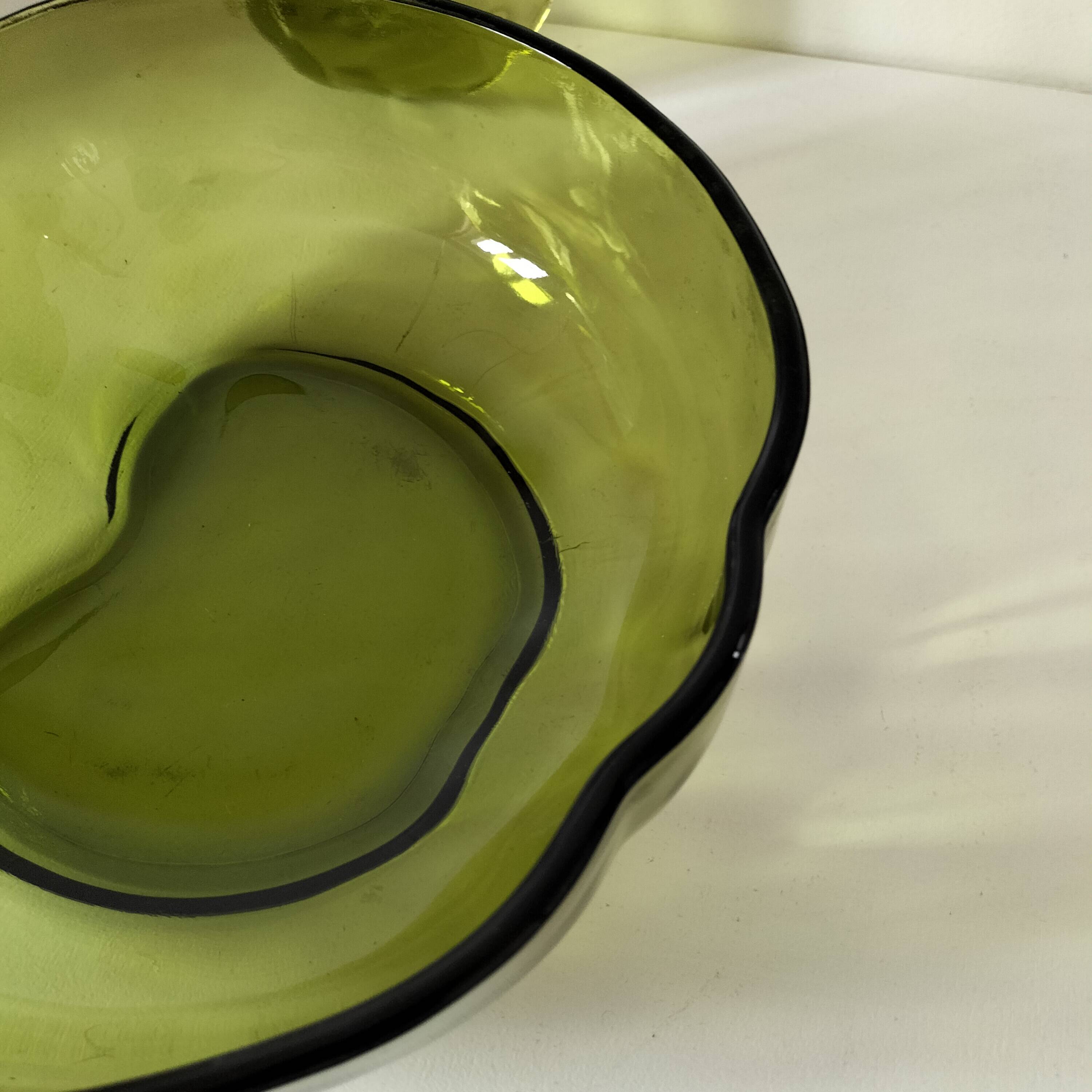 Fruit bowl + apple-shaped glass bowl