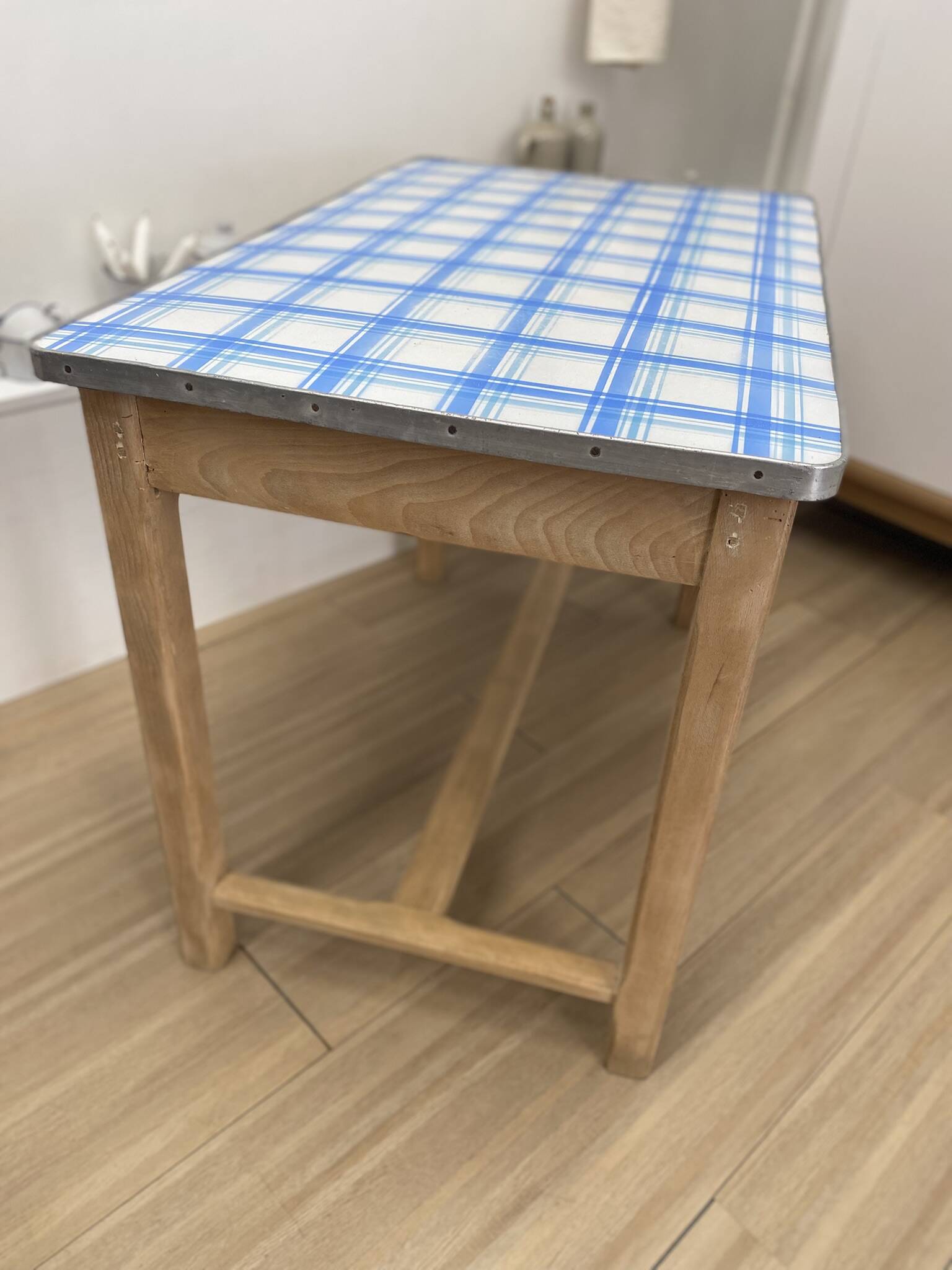 Farmhouse table with enamelled metal top