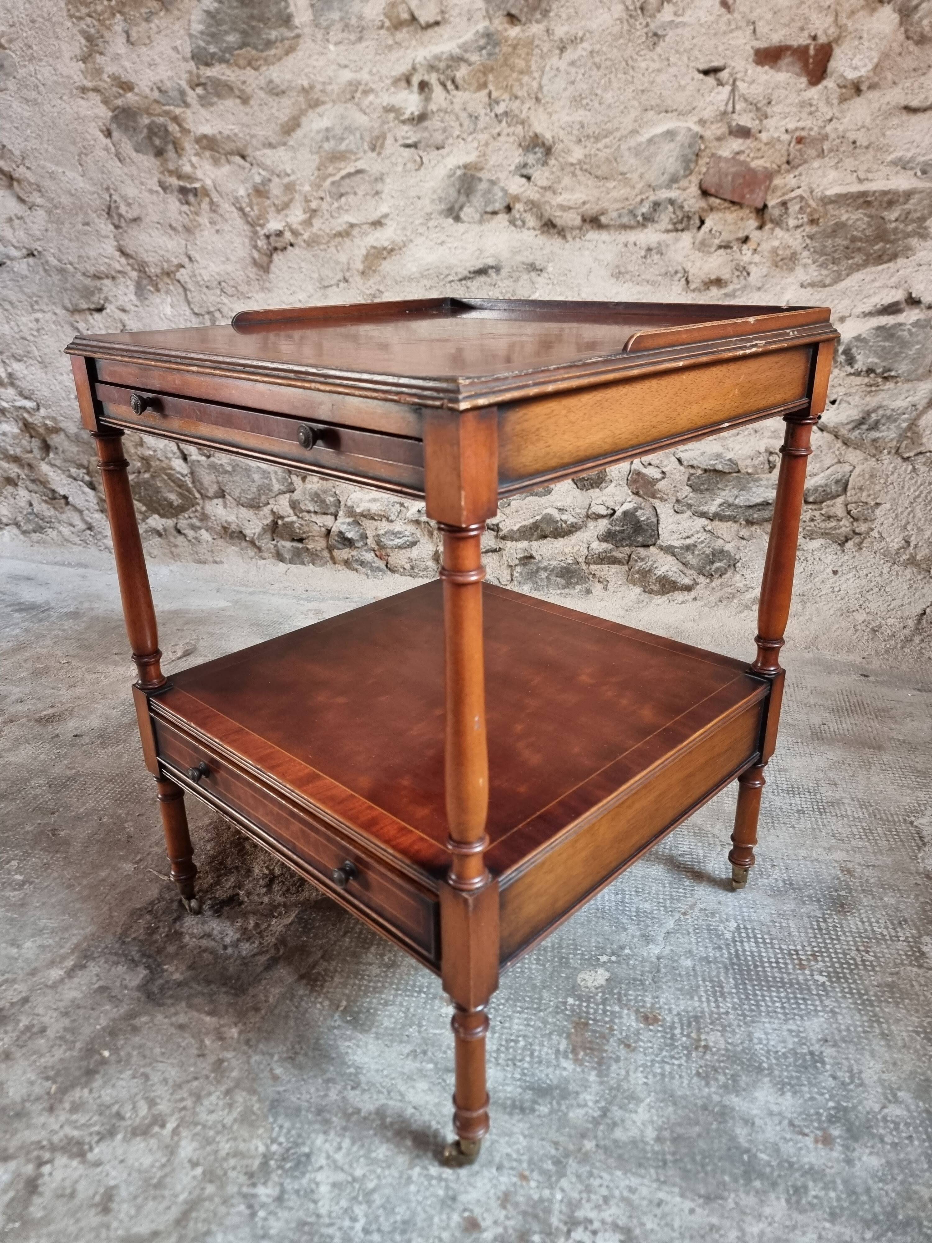 Table d’appoint vintage en acajou – France, années 50/60