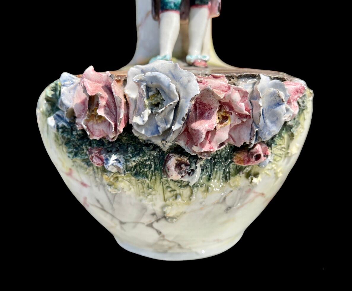 Paire de vases en barbotine