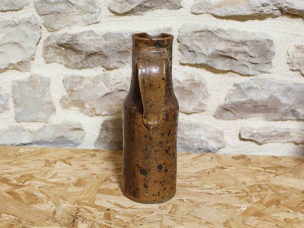 Pichet en grès pyrité