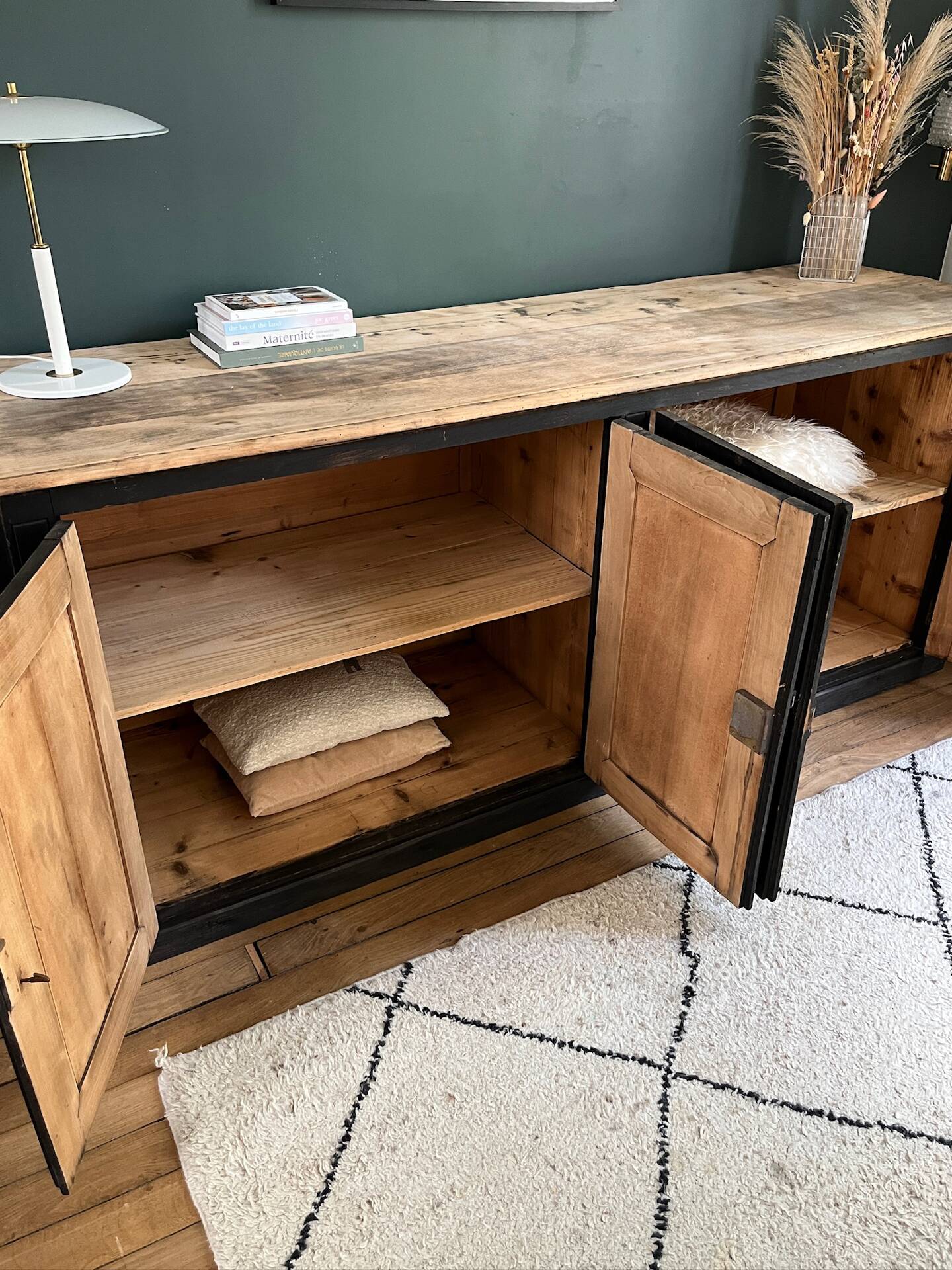 Buffet ancien noir