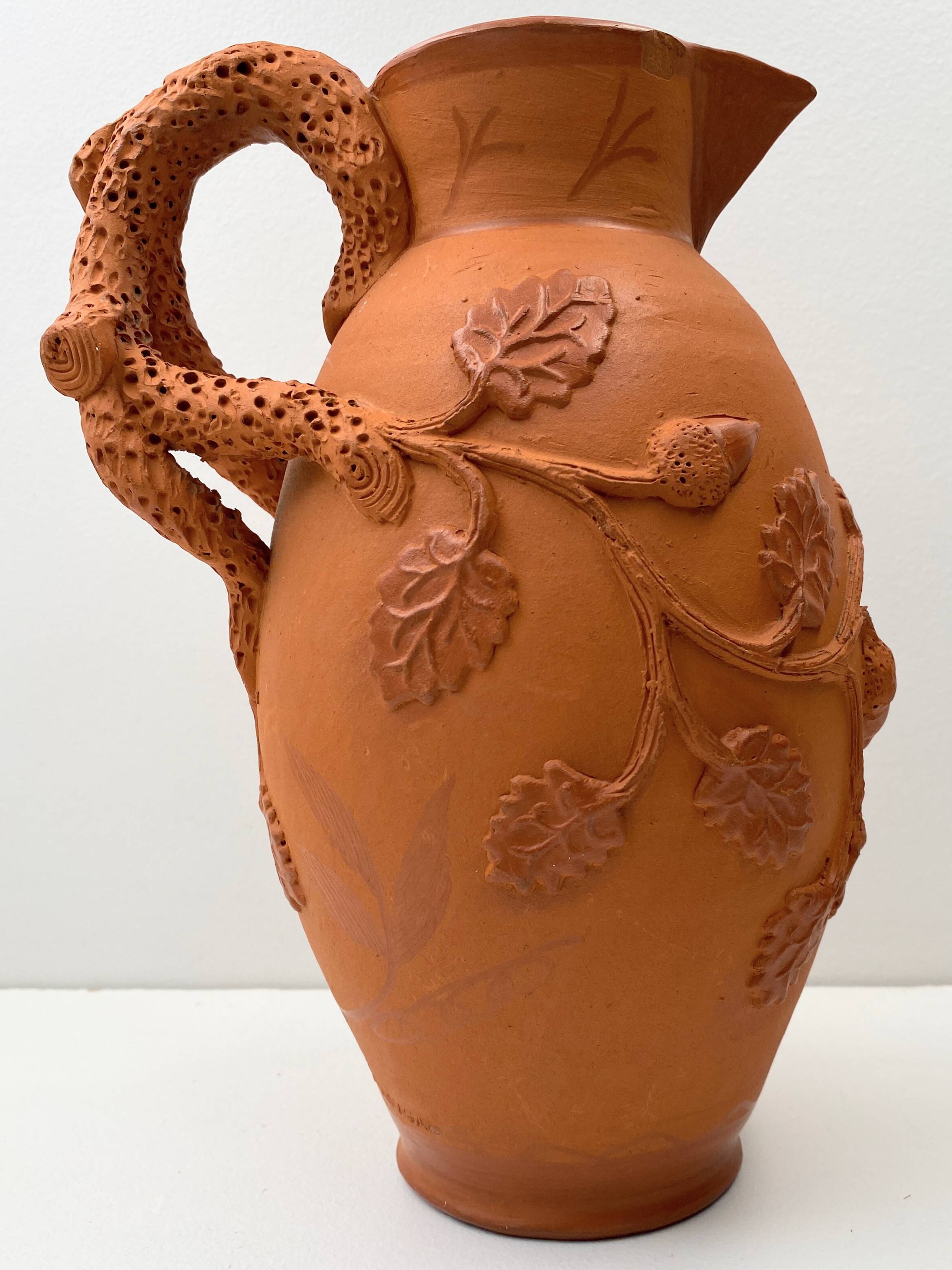 Vase Cruche en terre cuite vintage avec ornement végétale