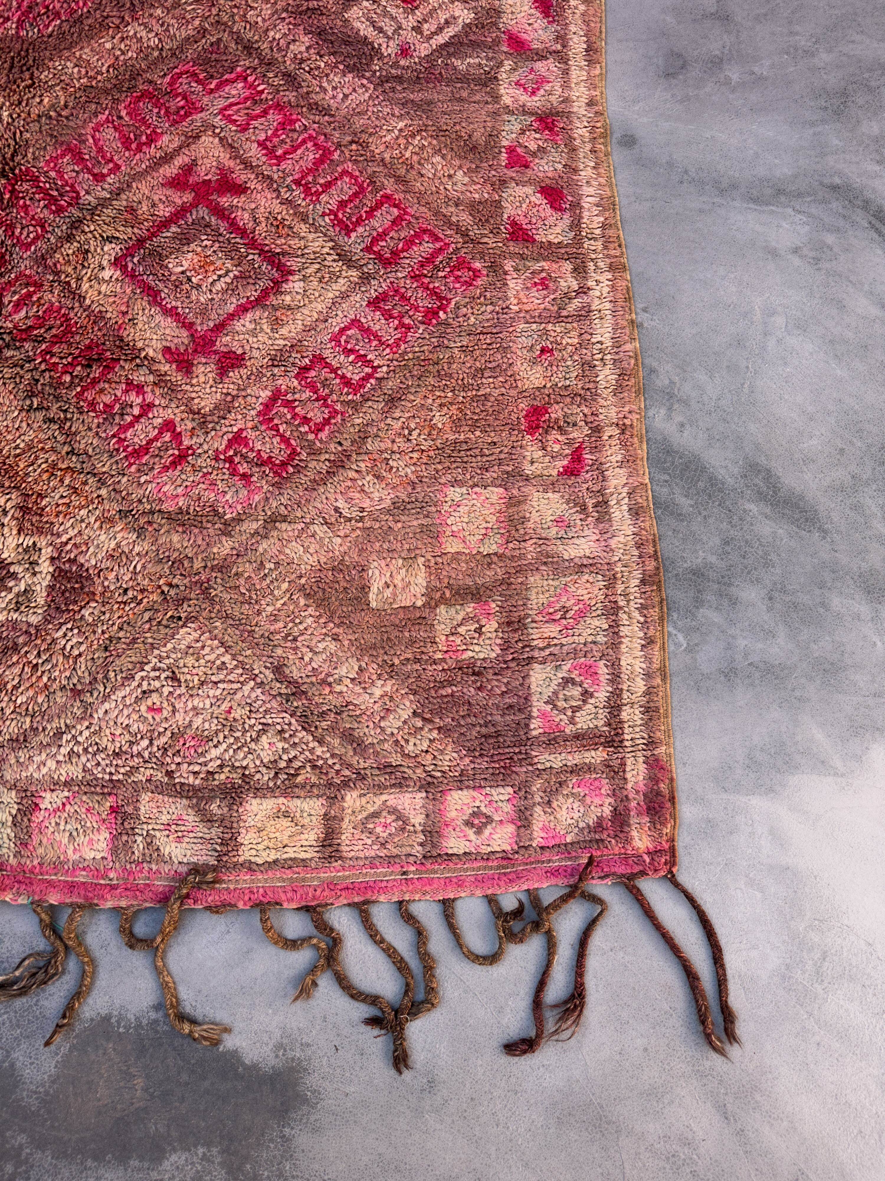 Tapis Marocain Boujad rose - 380 x 186 cm
