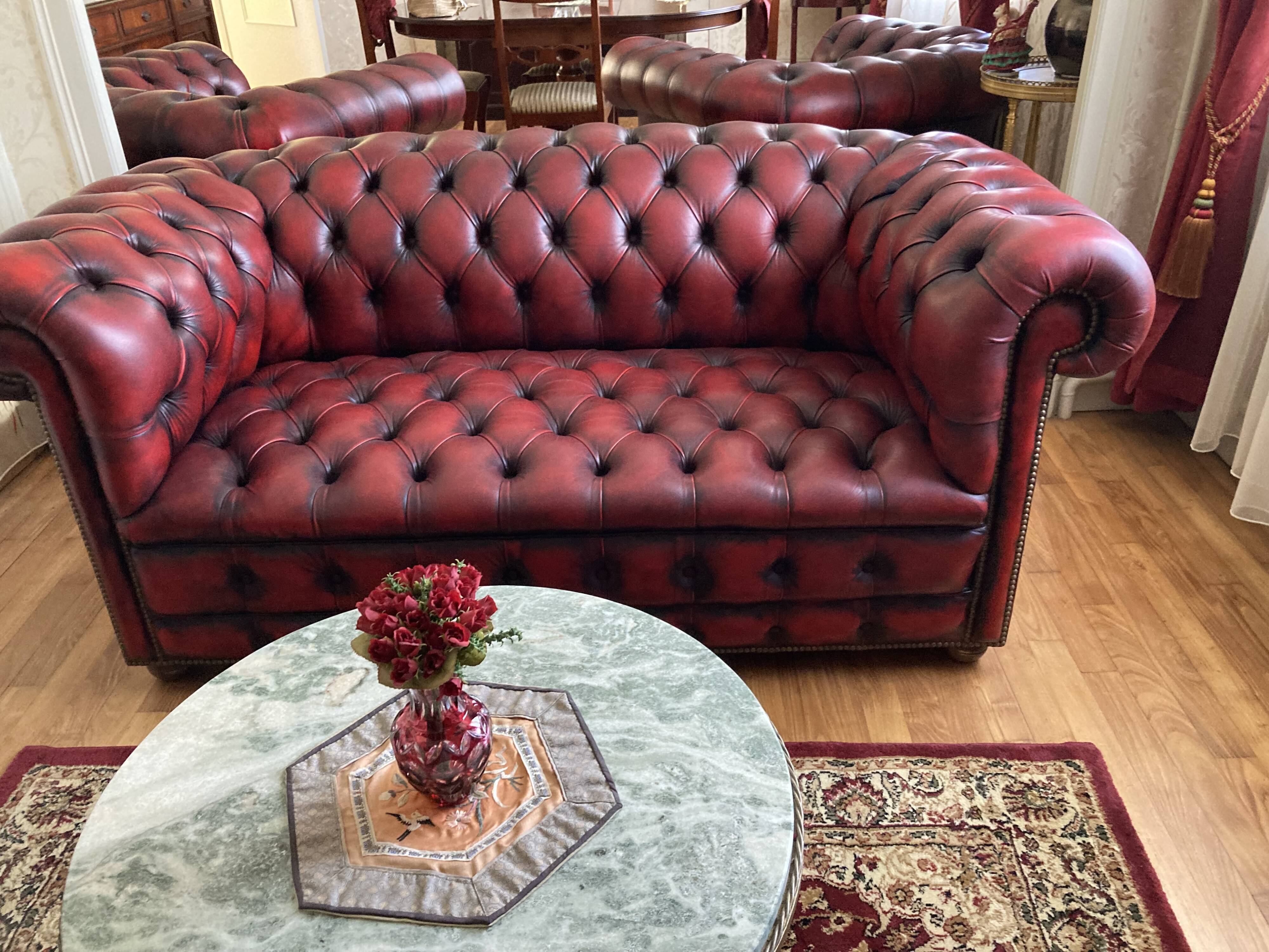 Chesterfield sofa 3-seater and its 2 armchairs