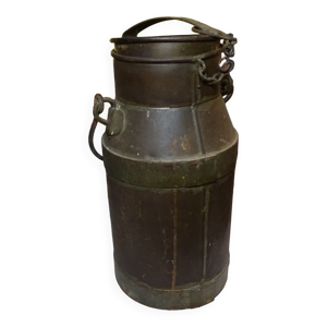 Bidon à lait en fer