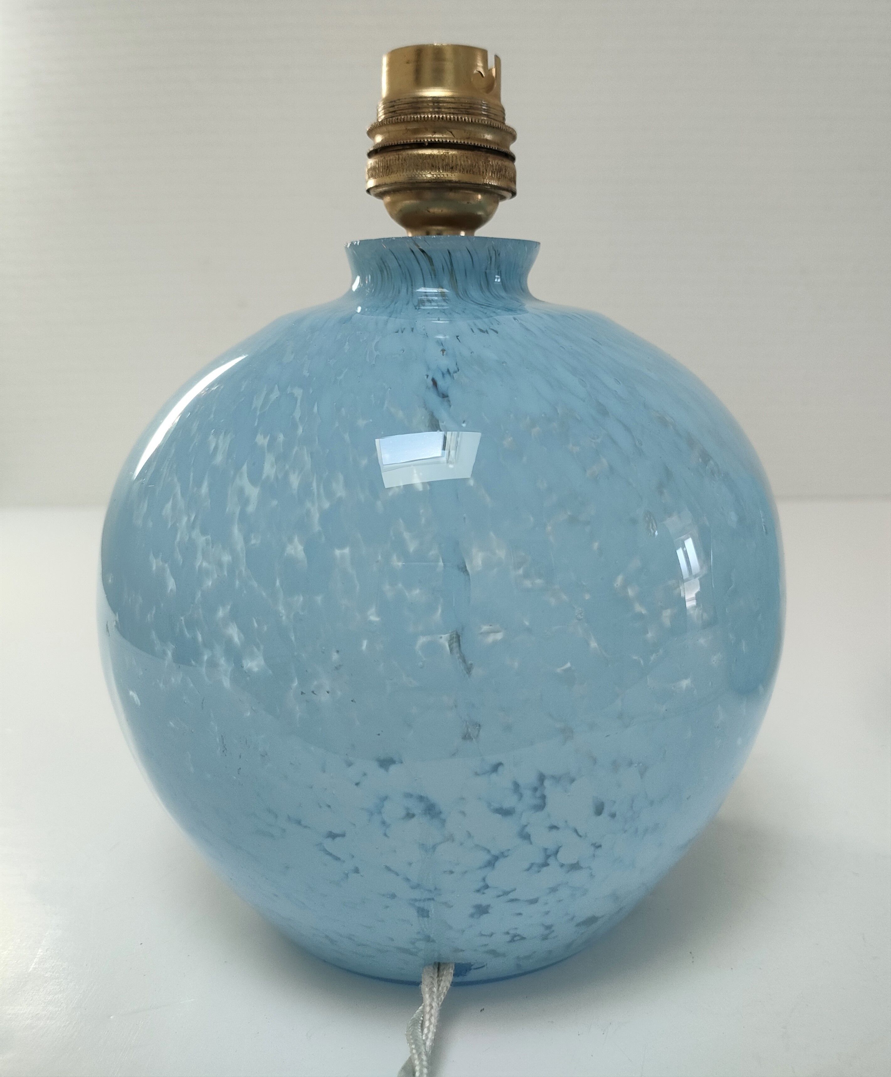 Deux pieds lampes boules art déco verre de clichy bleu