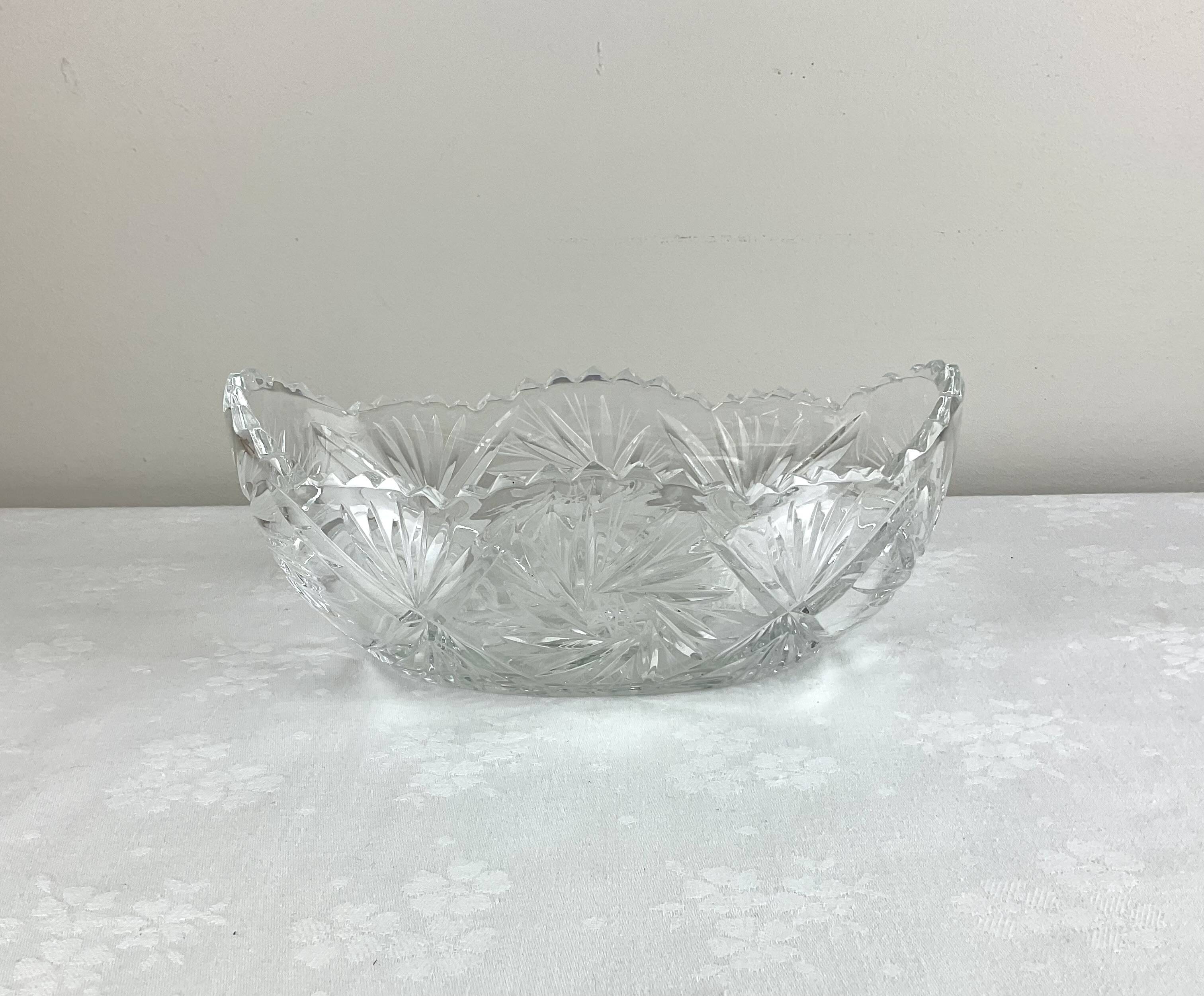 Oval glass bowl, empty pockets