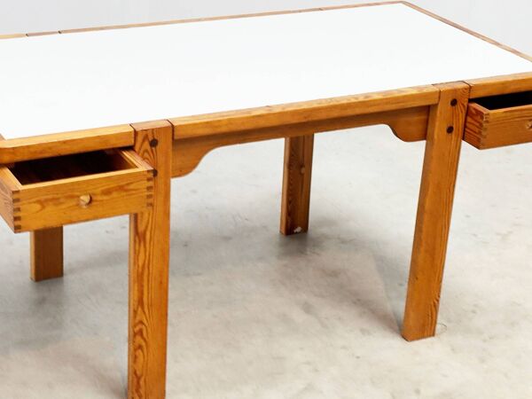 Bureau en pin original des années 1970