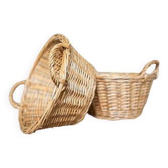 2 baskets, wicker