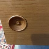 Display in ash and lacquered metal