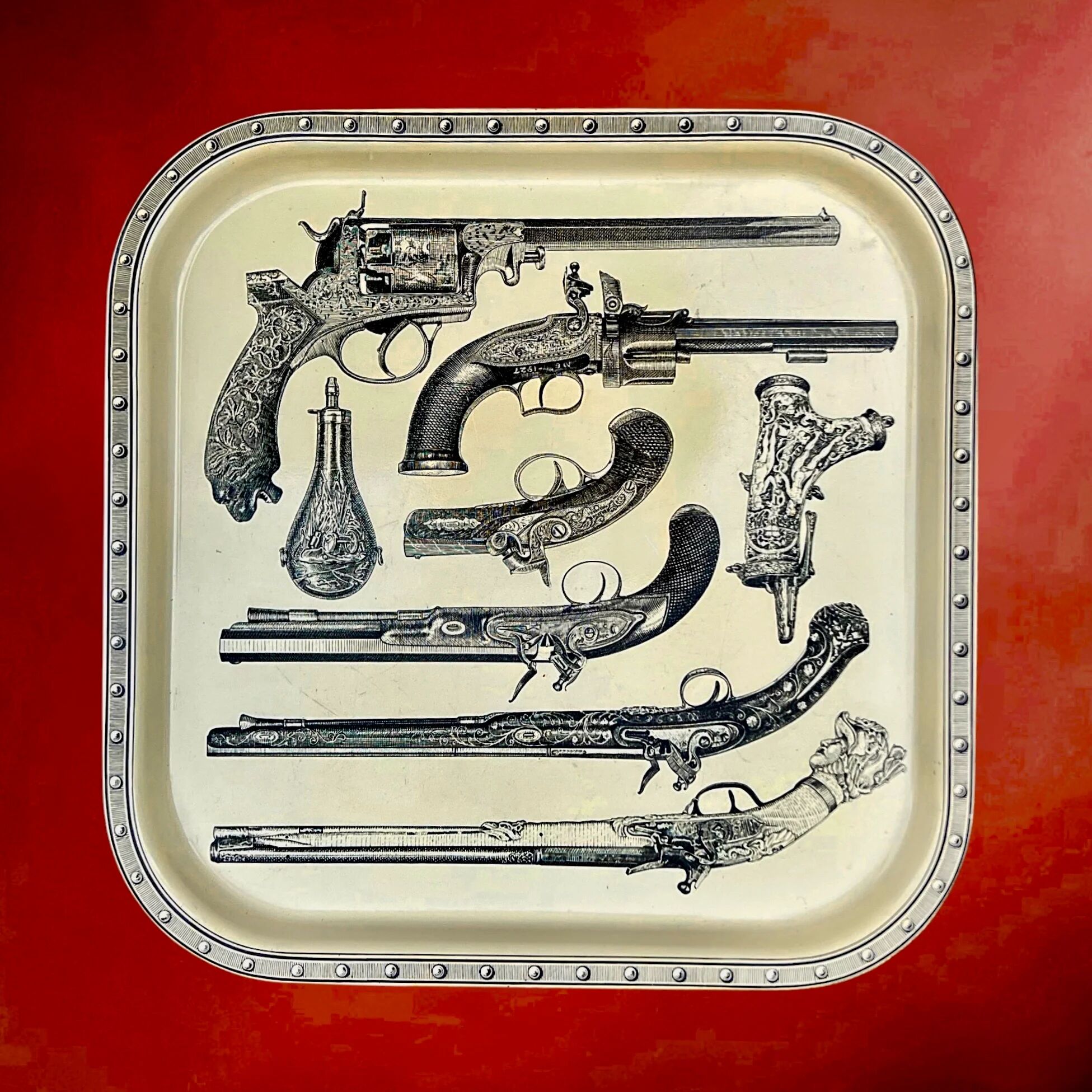 Vintage Fornasetti plateau with antique pistols décor – Italian design from the 1960s.
