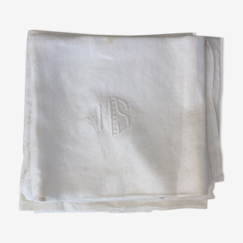 6 serviettes anciennes damassées avec monogramme, dépareillées.