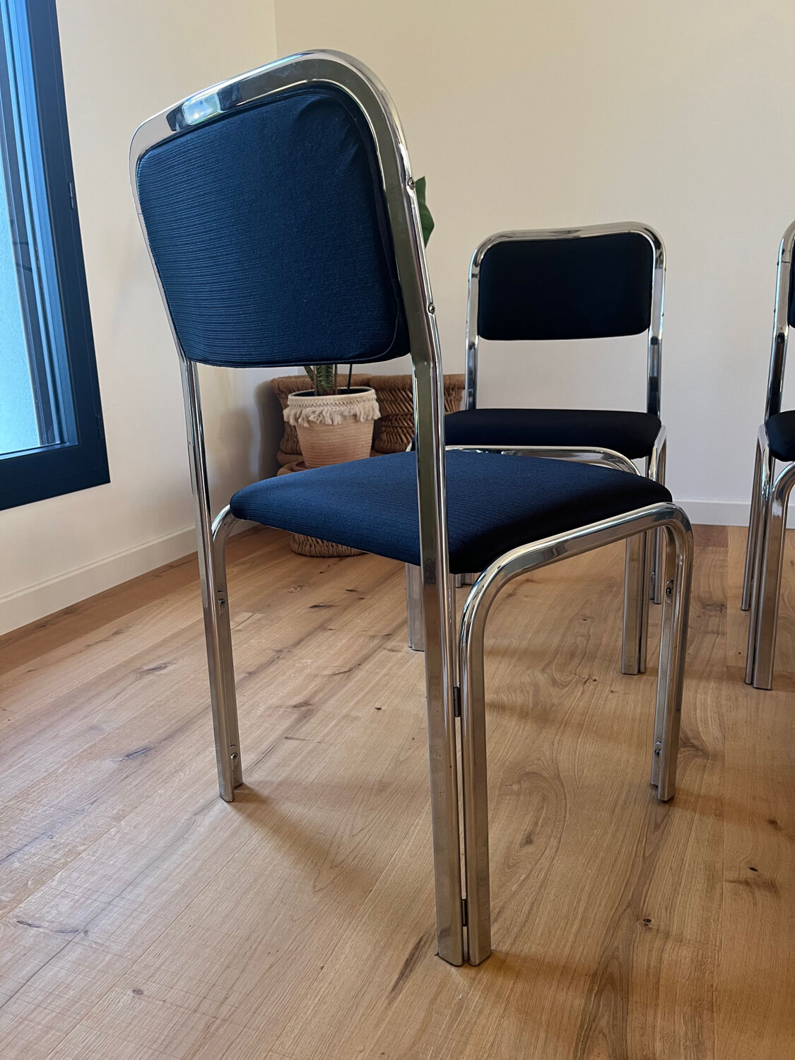 Lot de 4 chaises en acier chromé