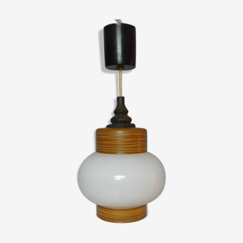 Suspension vintage opaline années 70