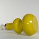 Lampe de table en verre jaune vif aux formes courbes de style mid-century modern par Orrefors, années 1960.