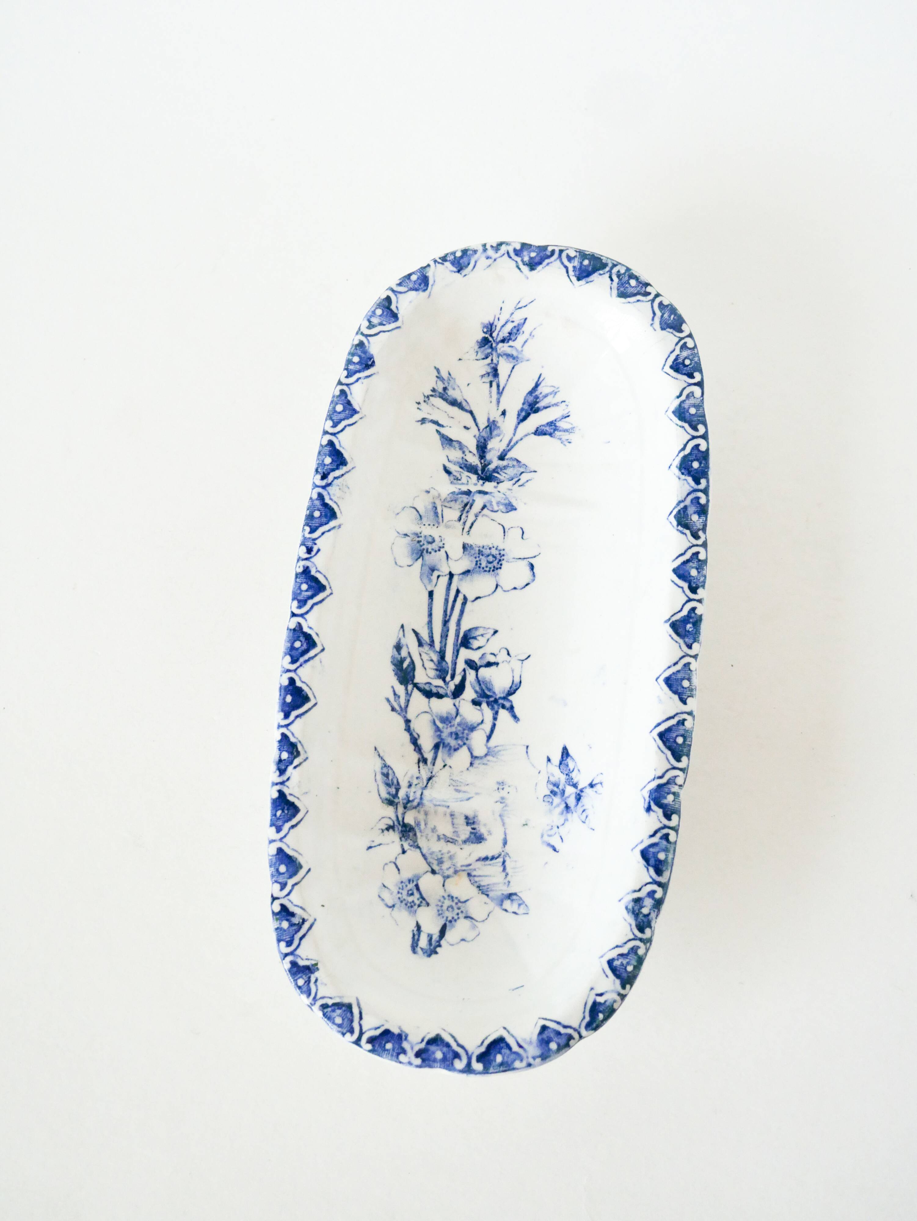 Ironstone soap dish, blue, 19th century