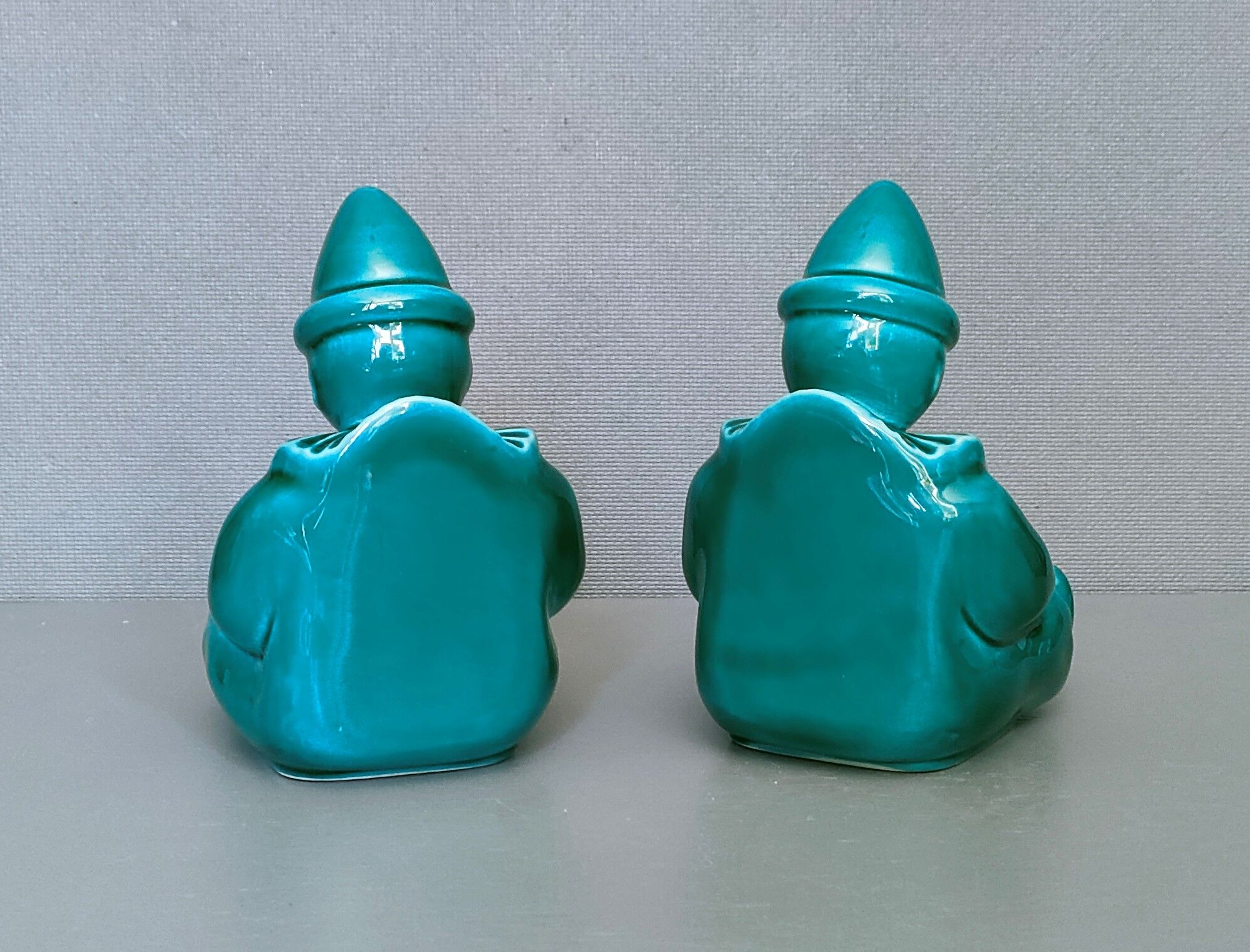 Pair of Art-Deco BookEnd Clowns drowsy in front of a book - glazed ceramics - 1930/1940