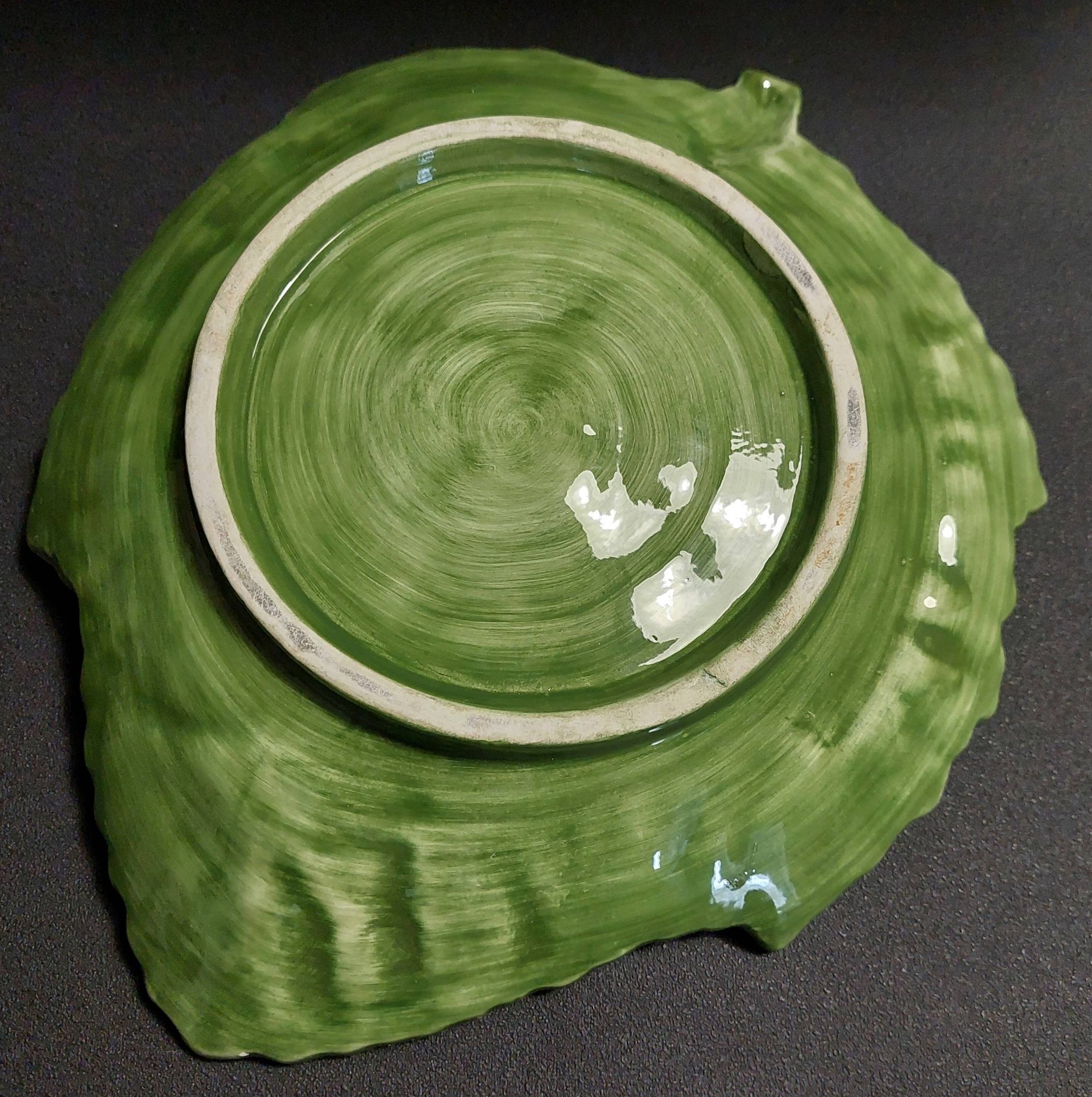 Assiette barbotine feuille Portugal seconde moitié XXème