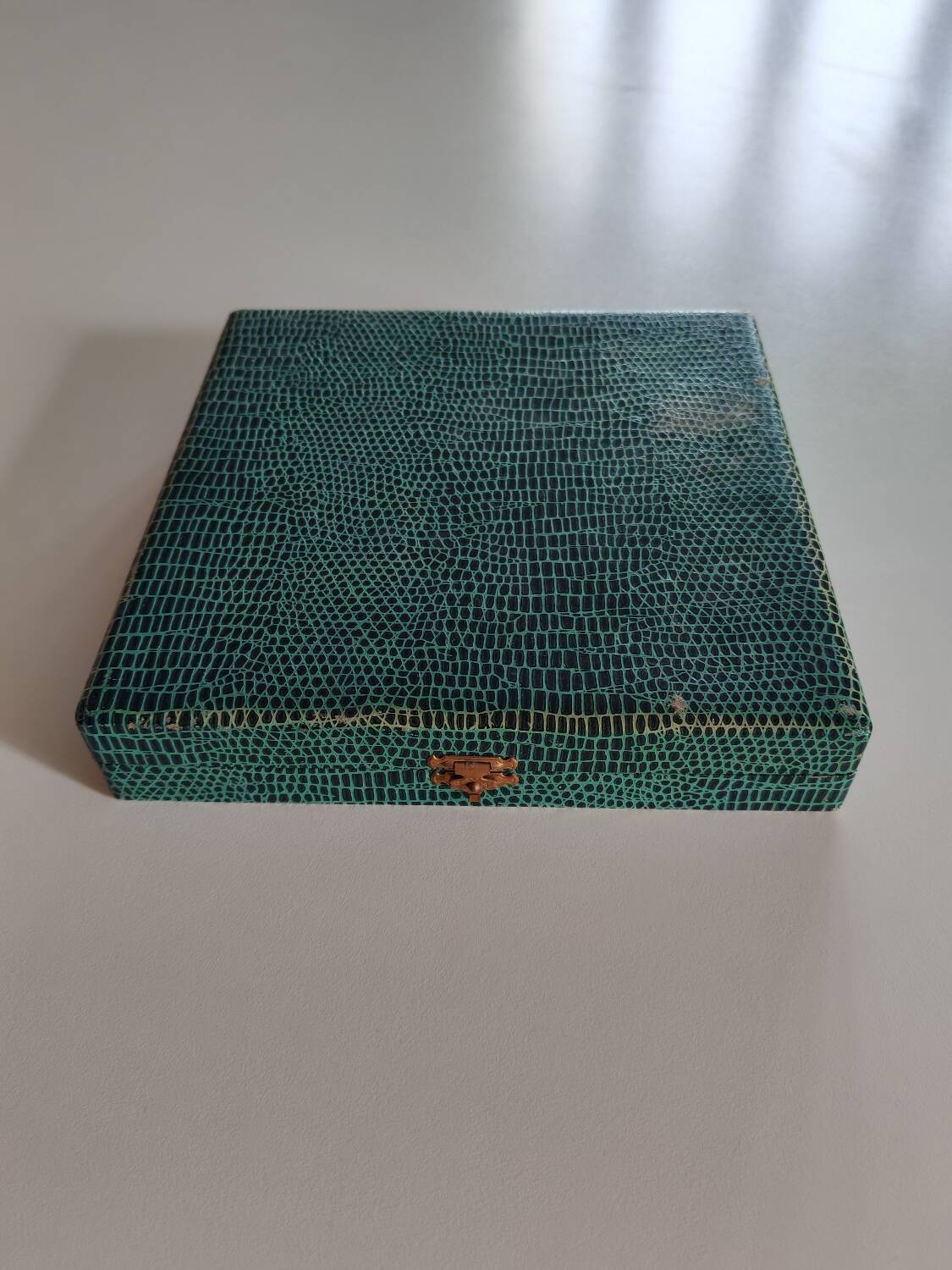 4 silver-plated metal serving utensils with case