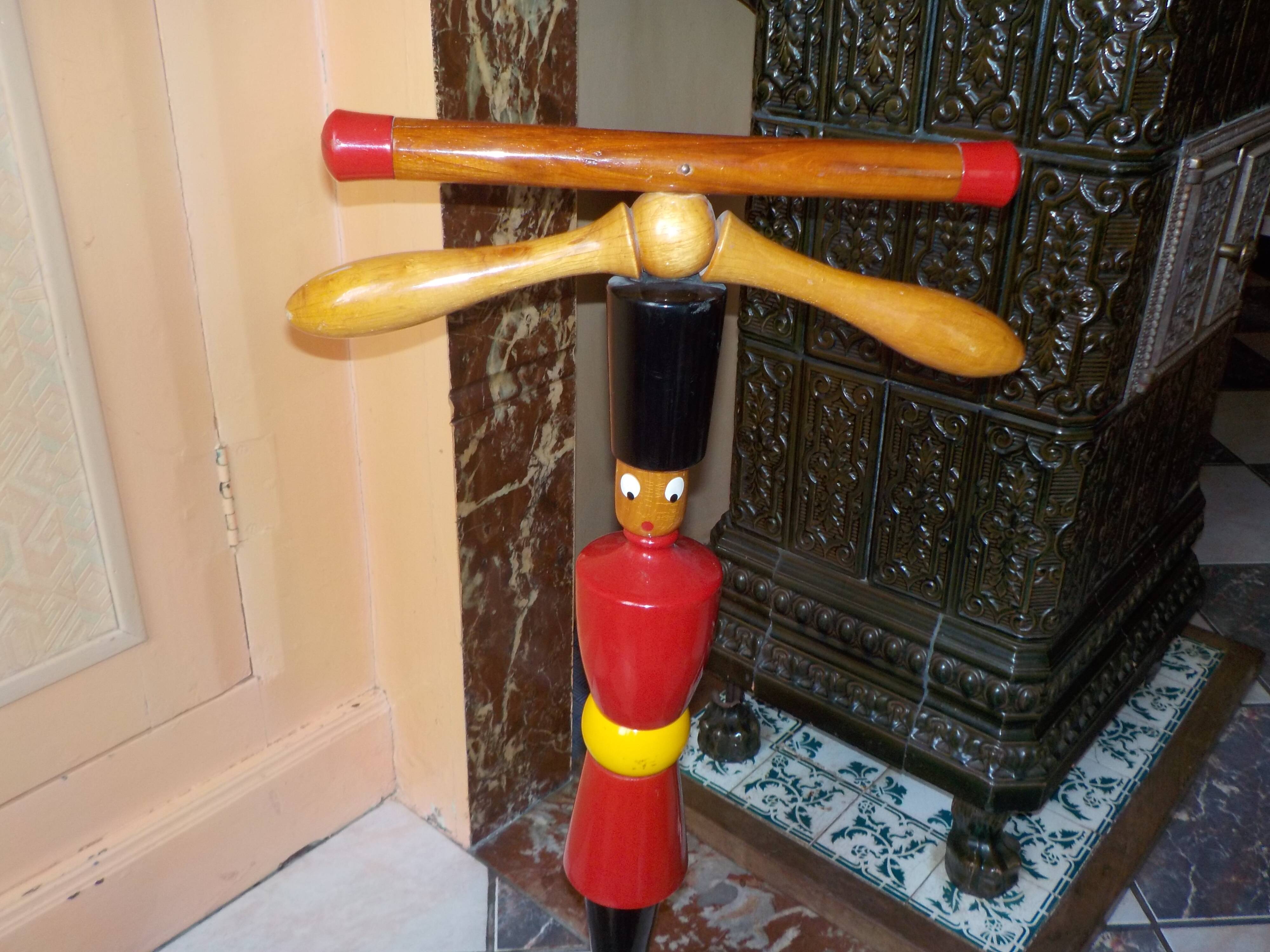 Valet de chambre soldat multicolore en bois