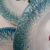 8 assiettes à dessert anciennes en barbotine