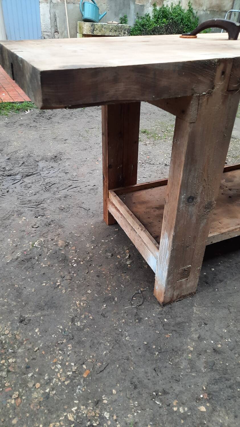 Carpenter's workbench