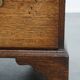 Commode ancienne en chêne anglais du XVIIIe siècle