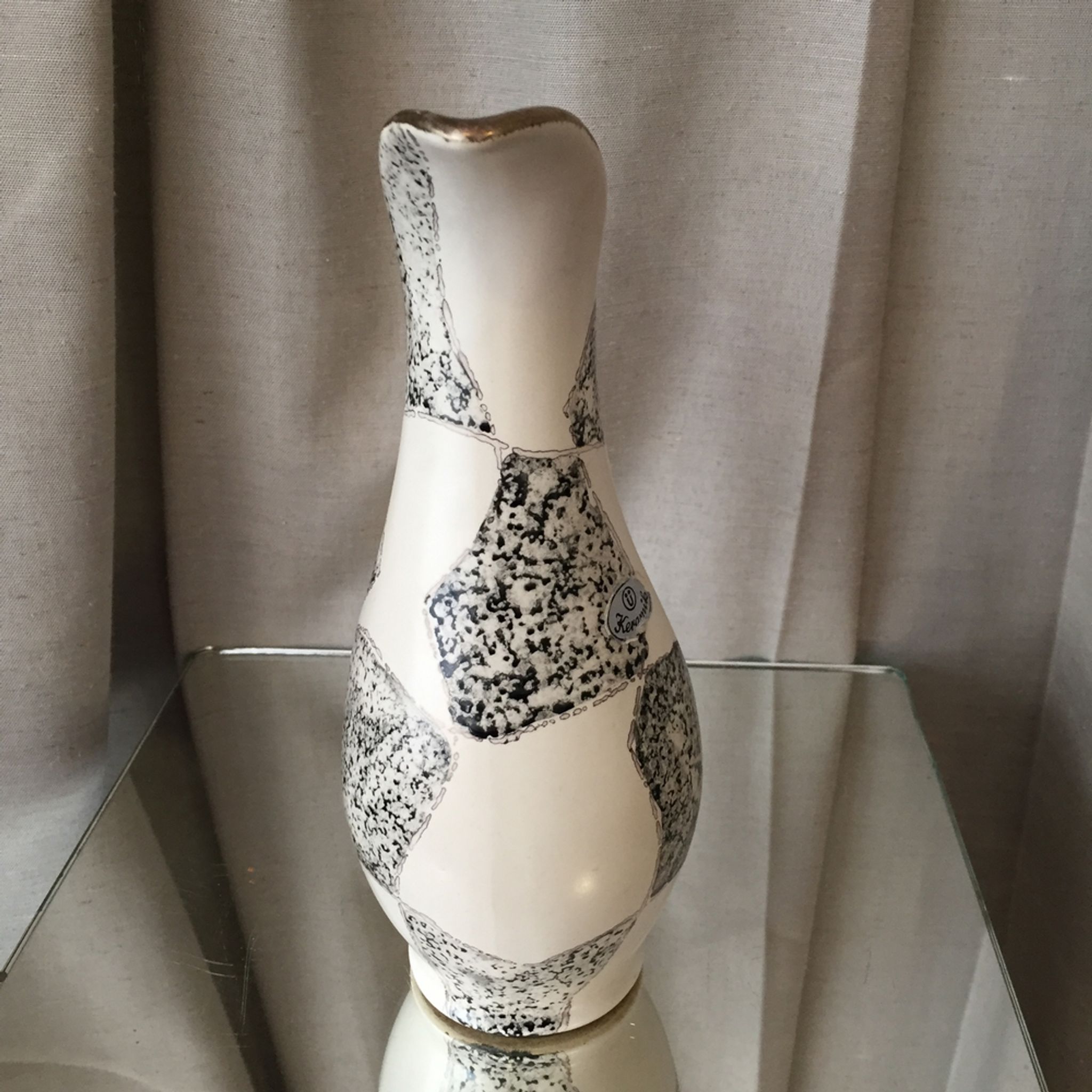 Cruche ou soliflore ü keramik vintage annees 1960 1970 blanc noir/gris