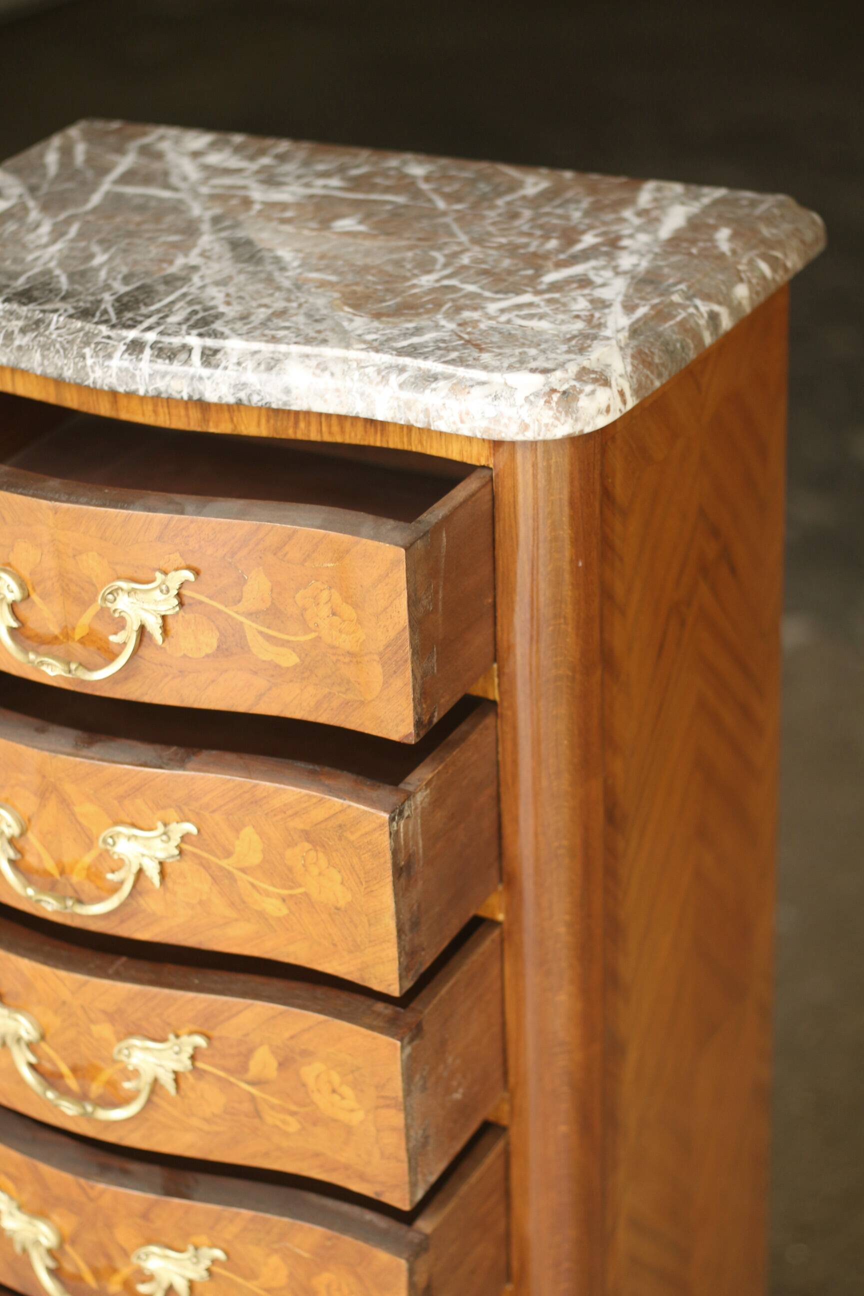 Splendid little wooden veneered week planner. Work from the Faubourg.