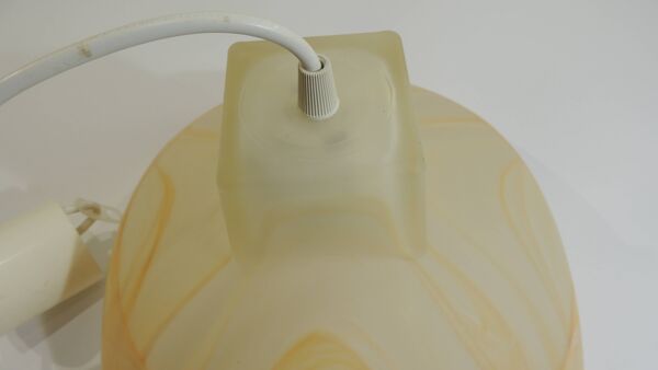 Suspension vintage années 70 en verre marbré miel – Luminaire design rétro